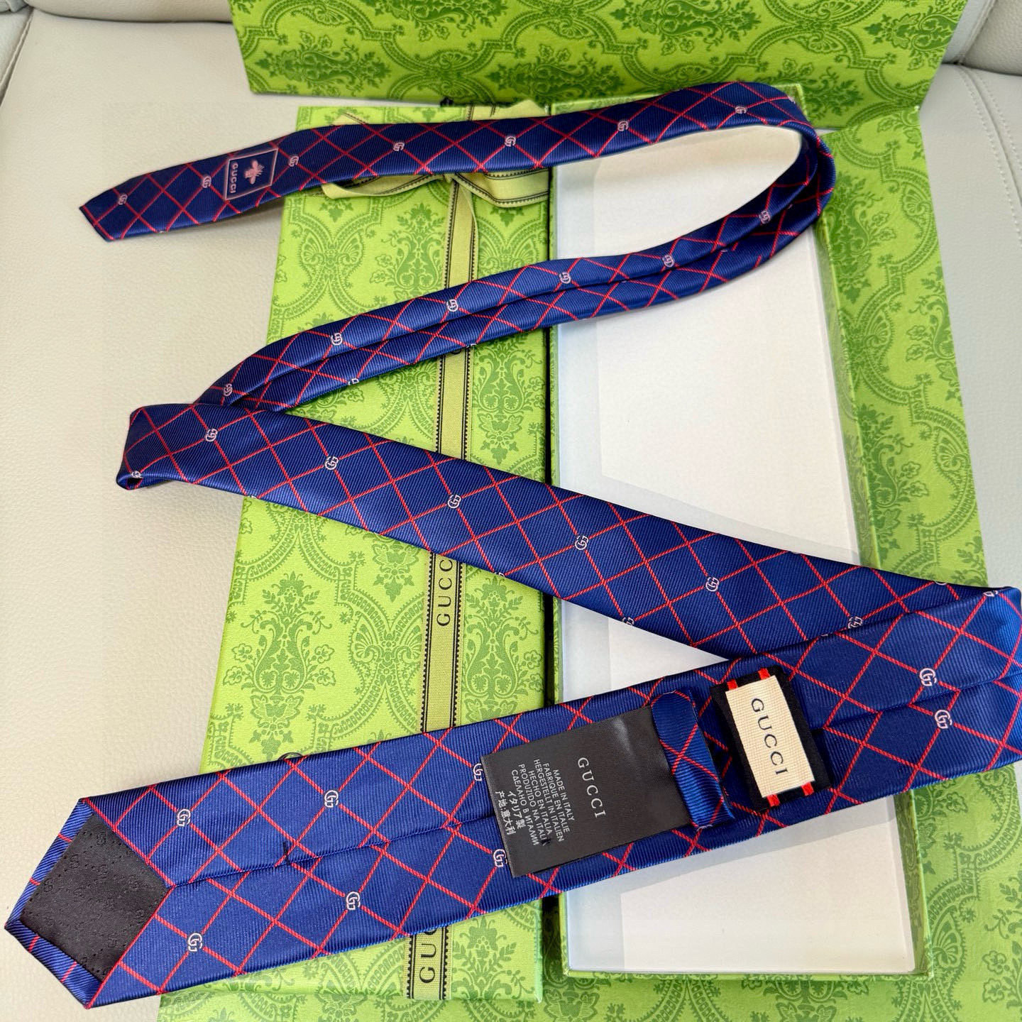 特价💰上新！G家专柜新款男士领带【双G格纹领带】👔👔，稀有采用经典小G 搭配交叉线条格纹展现精湛手工与时