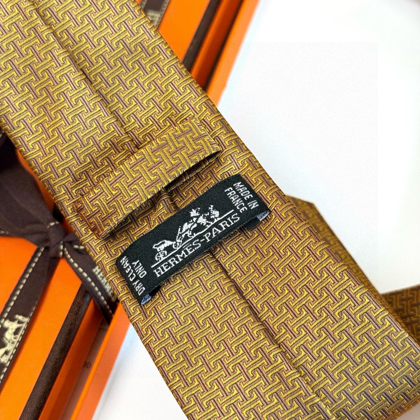 特价💰官方同步新款男士领带，【H标志图案领带】👔👔，稀有H家每年都有一千条不同印花的领带面世，从最初的多