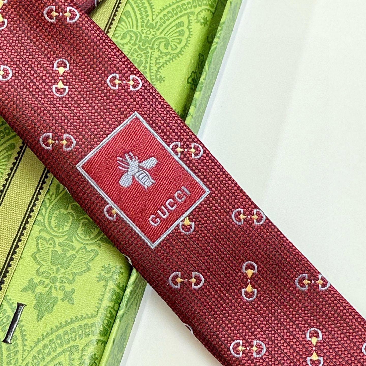 特价💰官方同步古奇男款领带【GG马衔扣领带】👔👔，稀有🐝🐝展现精湛手工与时尚优雅的理想选择，这款领带将标