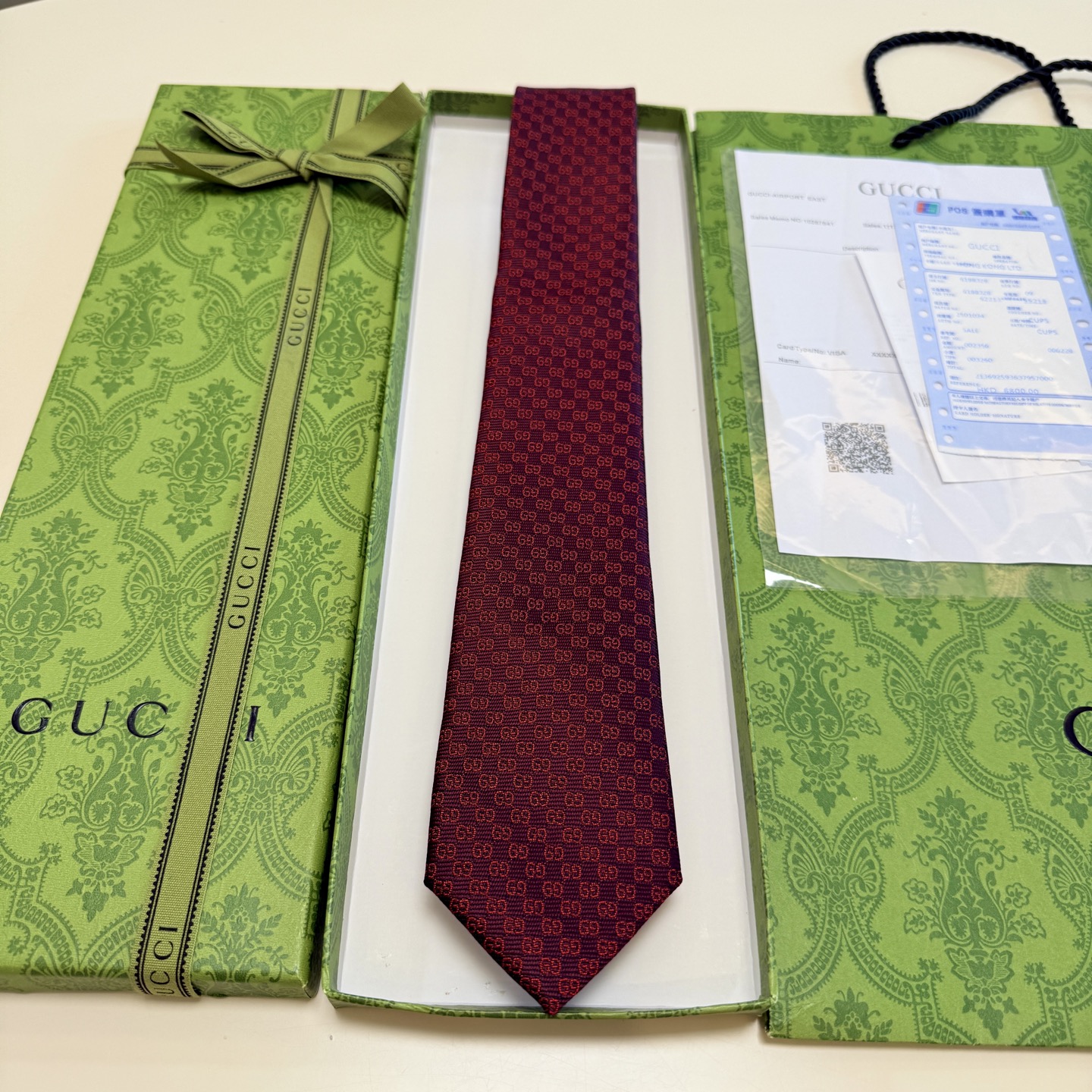特价💰💰官方同步古奇男款领带【双GG领带】👔👔，稀有🐝🐝展现精湛手工与时尚优雅的理想选择，这款领带将标志