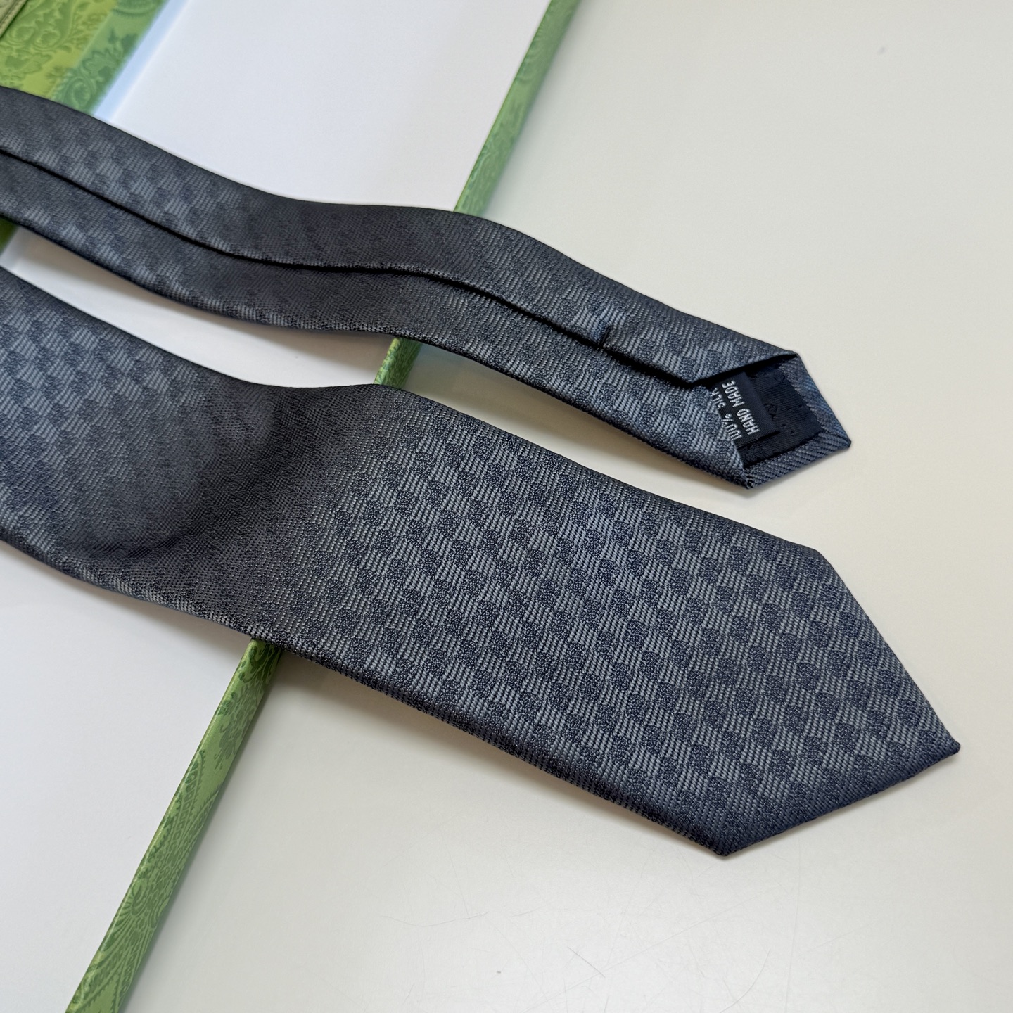 特价💰💰官方同步古奇男款领带【双GG领带】👔👔，稀有🐝🐝展现精湛手工与时尚优雅的理想选择，这款领带将标志