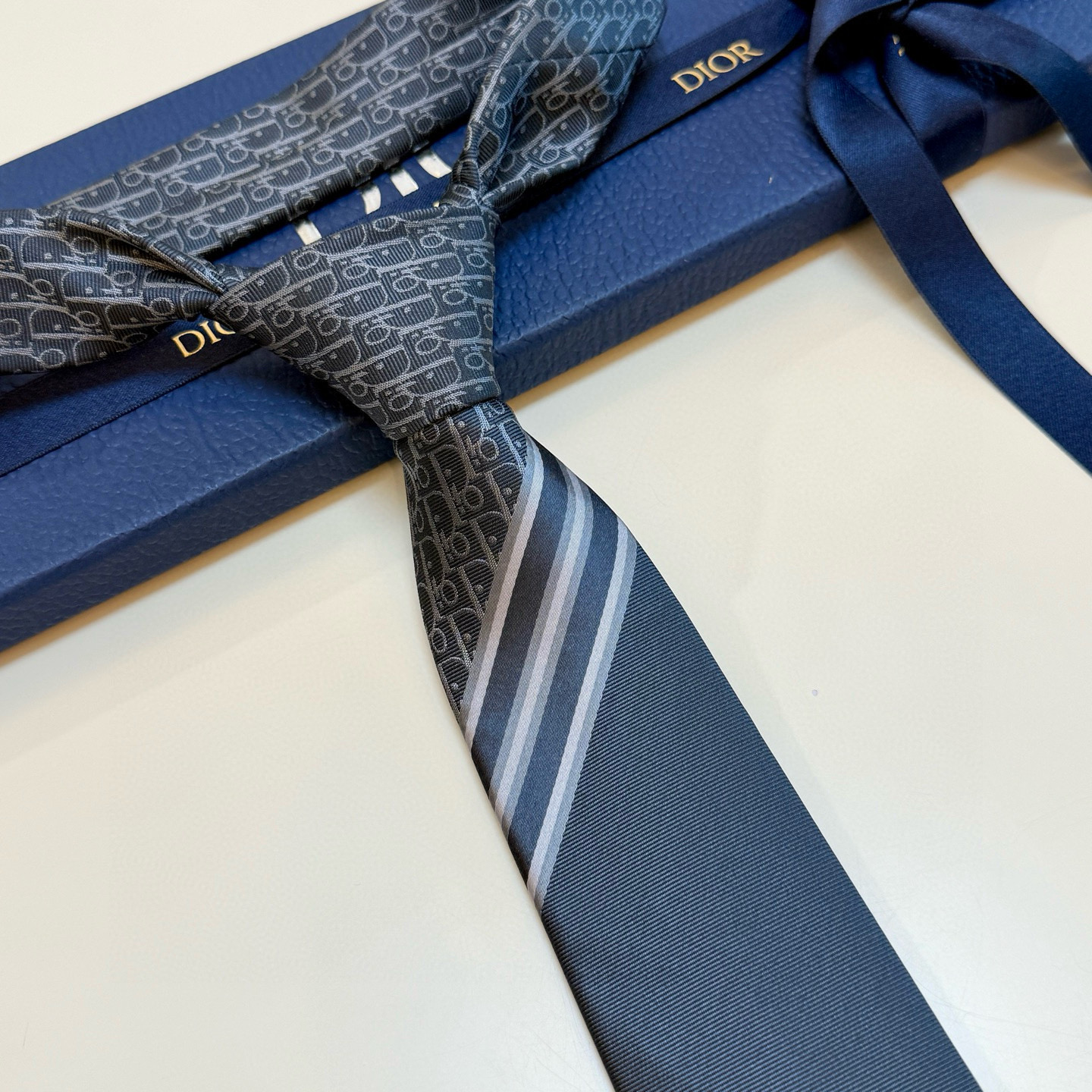 特价💰 Dior家款新领带 👔👔Dior男士CD提领花带 稀有展现精湛工手与时尚优雅理的想选择，这采款用