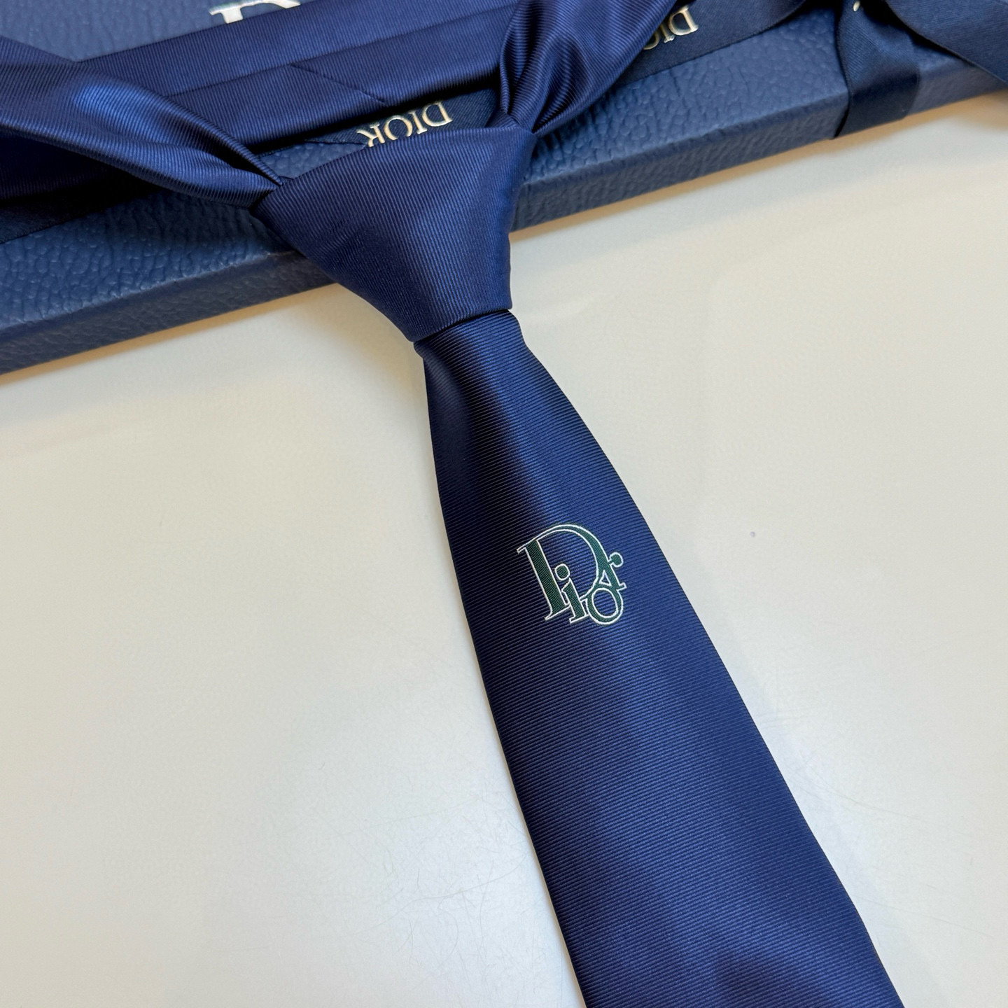 特价💰爆款到👏👏新款迪奥领带 👔👔Dior男士稀有😻😻展现精湛手工与时尚优雅的理想选择，这款采用DO家最