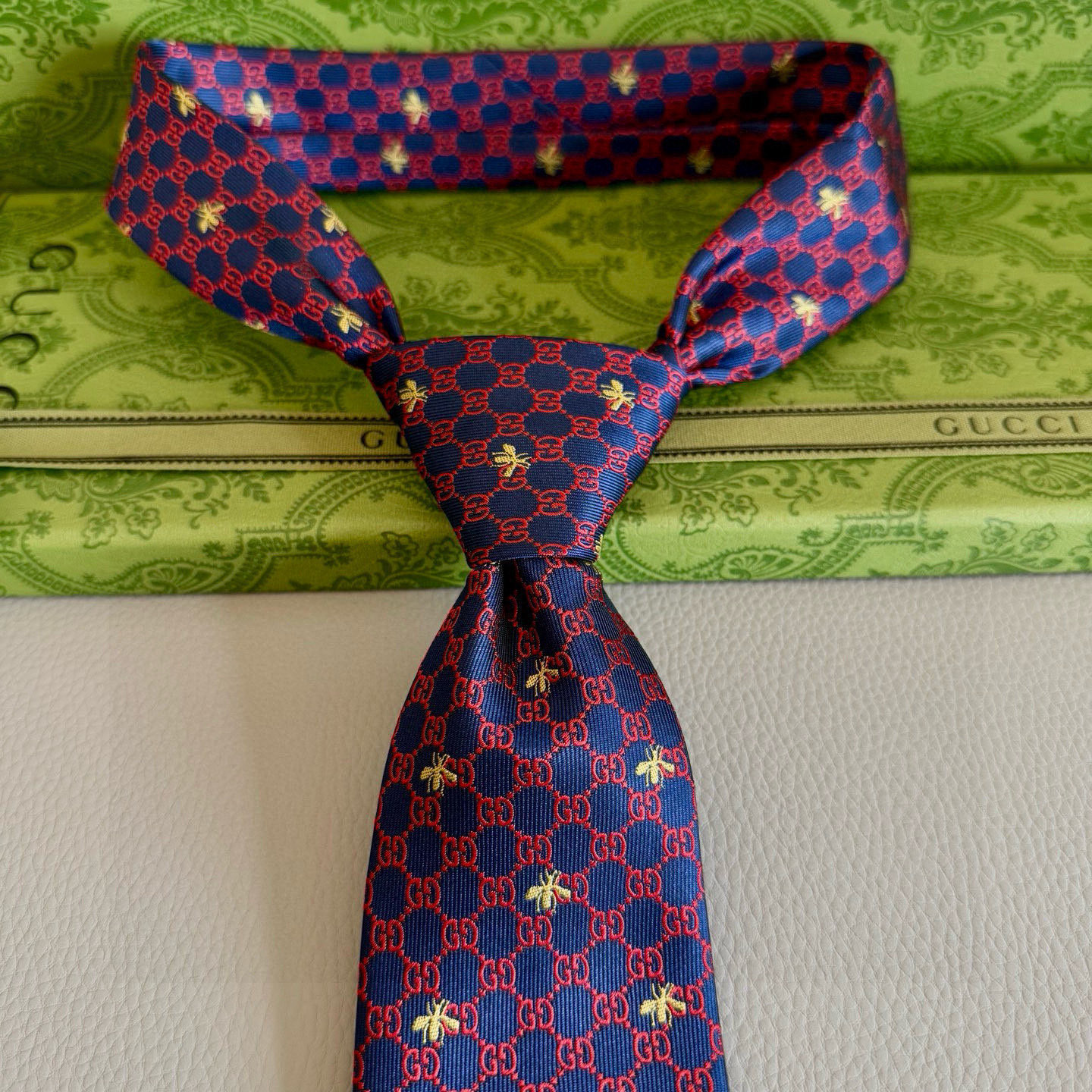 特价💰古奇男士领带【GG和蜜蜂领带】👔👔，稀有采用经典小G LOGO提花展现精湛手工与时尚优雅的理想选择