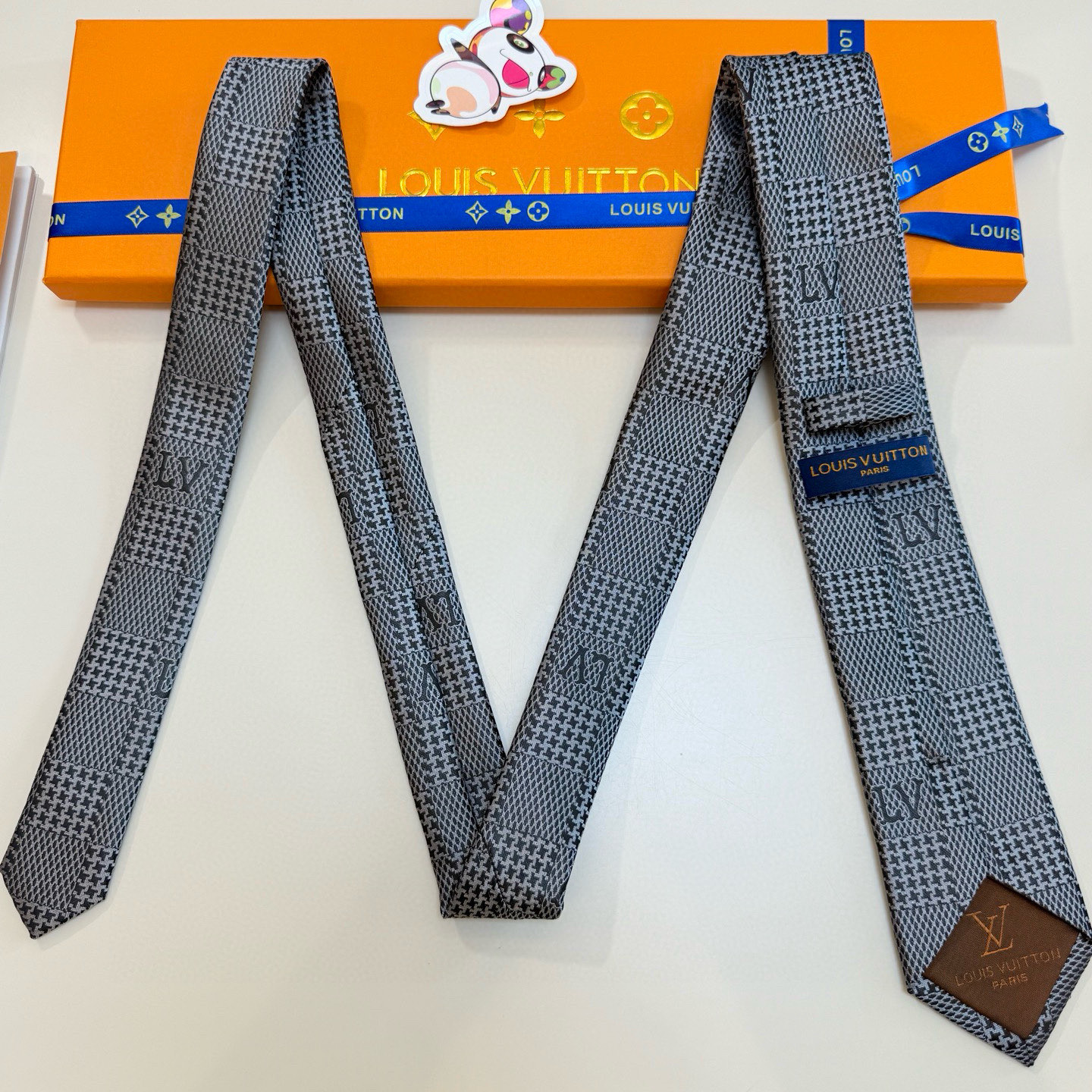 特价💰 专柜同步新款 LV棋盘格领带👔👔，稀有😻😻展现精湛手工与时尚优雅的理想选择，这款领带将标志性的路