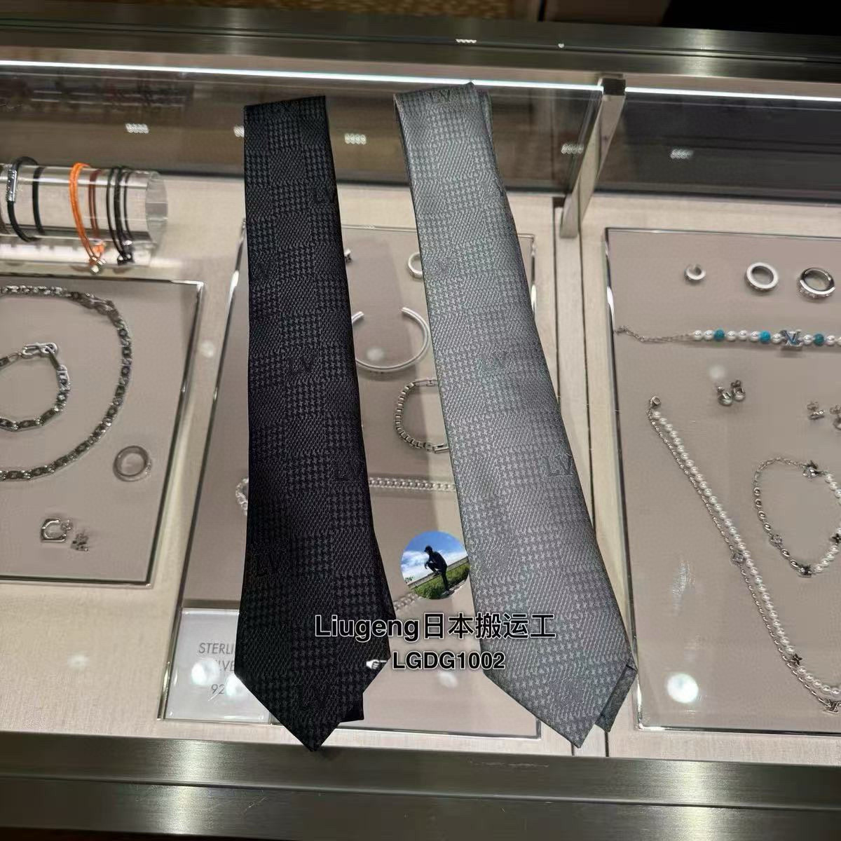 特价💰 专柜同步新款 LV棋盘格领带👔👔，稀有😻😻展现精湛手工与时尚优雅的理想选择，这款领带将标志性的路
