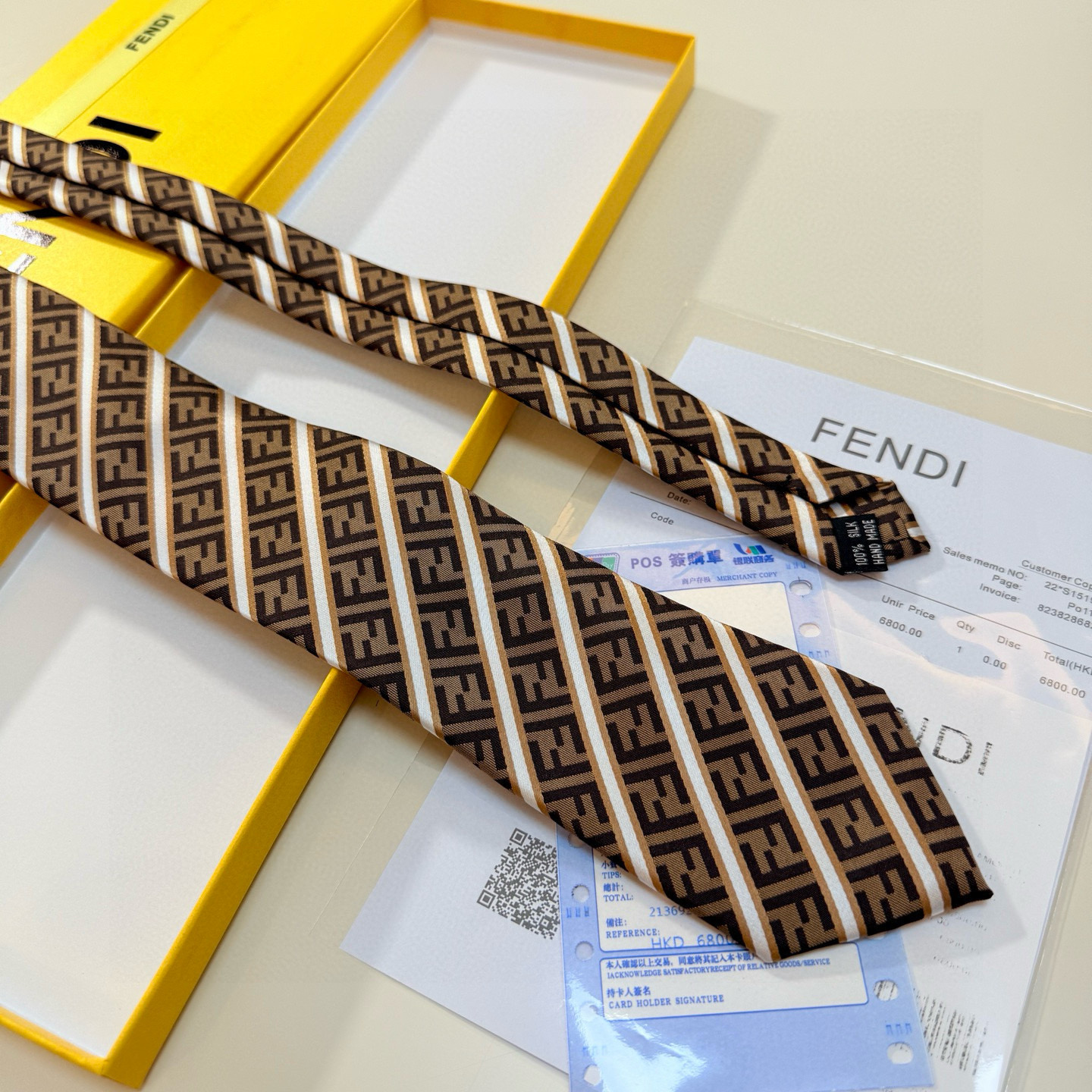 特价实物真的很美，男士芬迪爆款领带👔👔，稀有😻😻展现精湛手工与时尚优雅的理想选择，这款采用F家最具标志性