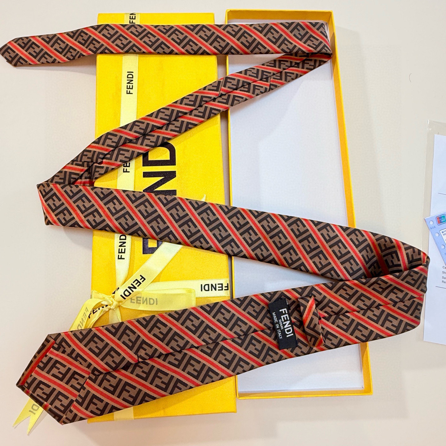 特价实物真的很美，男士芬迪爆款领带👔👔，稀有😻😻展现精湛手工与时尚优雅的理想选择，这款采用F家最具标志性