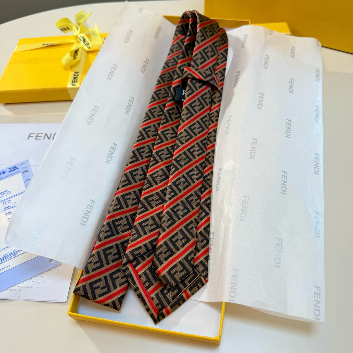 特价实物真的很美，男士芬迪爆款领带👔👔，稀有😻😻展现精湛手工与时尚优雅的理想选择，这款采用F家最具标志性