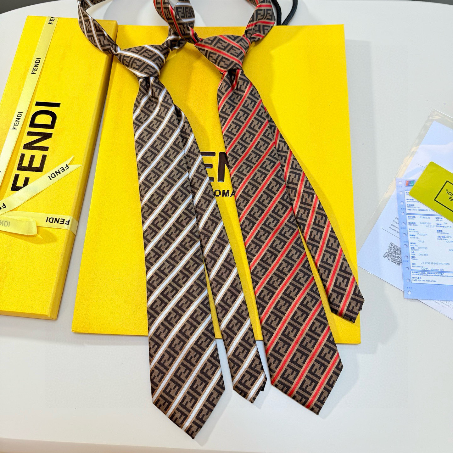 特价实物真的很美，男士芬迪爆款领带👔👔，稀有😻😻展现精湛手工与时尚优雅的理想选择，这款采用F家最具标志性