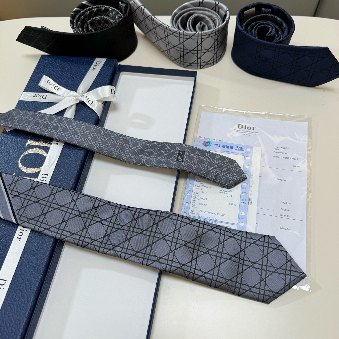 特价💰爆款到👏👏Do家新款领带💖💖 👔👔Dior男士【D藤格纹图案领带】，稀有😻😻展现精湛手工与时尚优雅