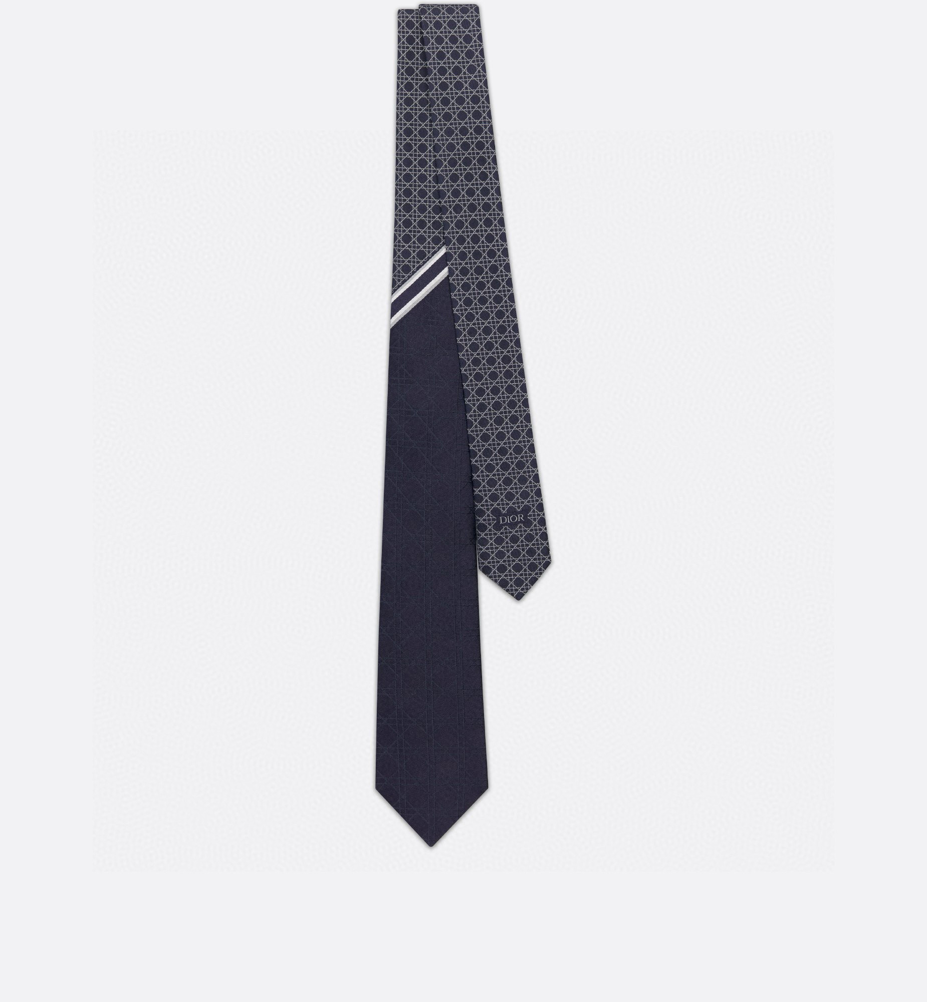 特价💰爆款到👏👏Do家新款领带💖💖 👔👔Dior男士【D藤格纹图案领带】，稀有😻😻展现精湛手工与时尚优雅
