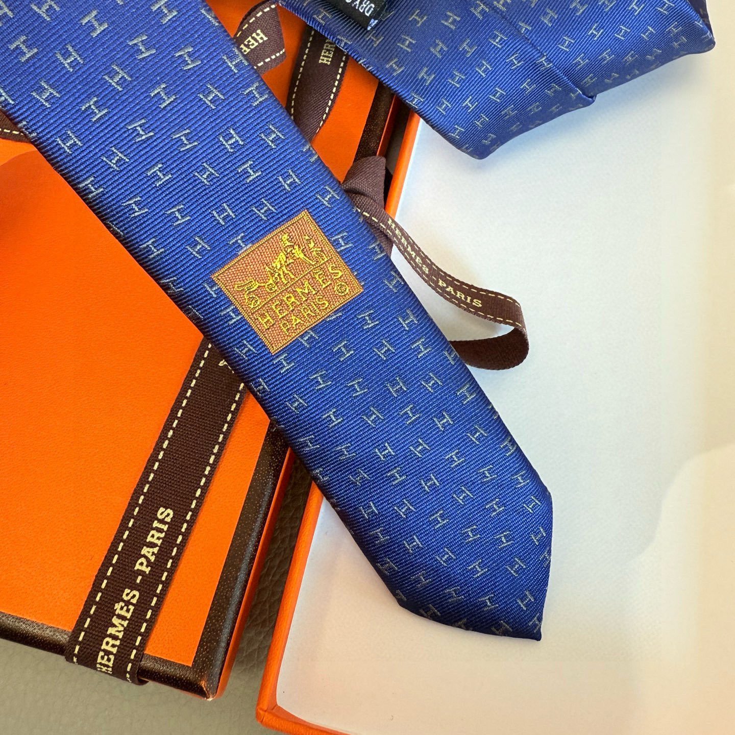 特价💰 专柜新款领带，男士新款领带系列H字母领带👔👔，稀有H家每年都有一千条不同印花的领带面世，从最初的