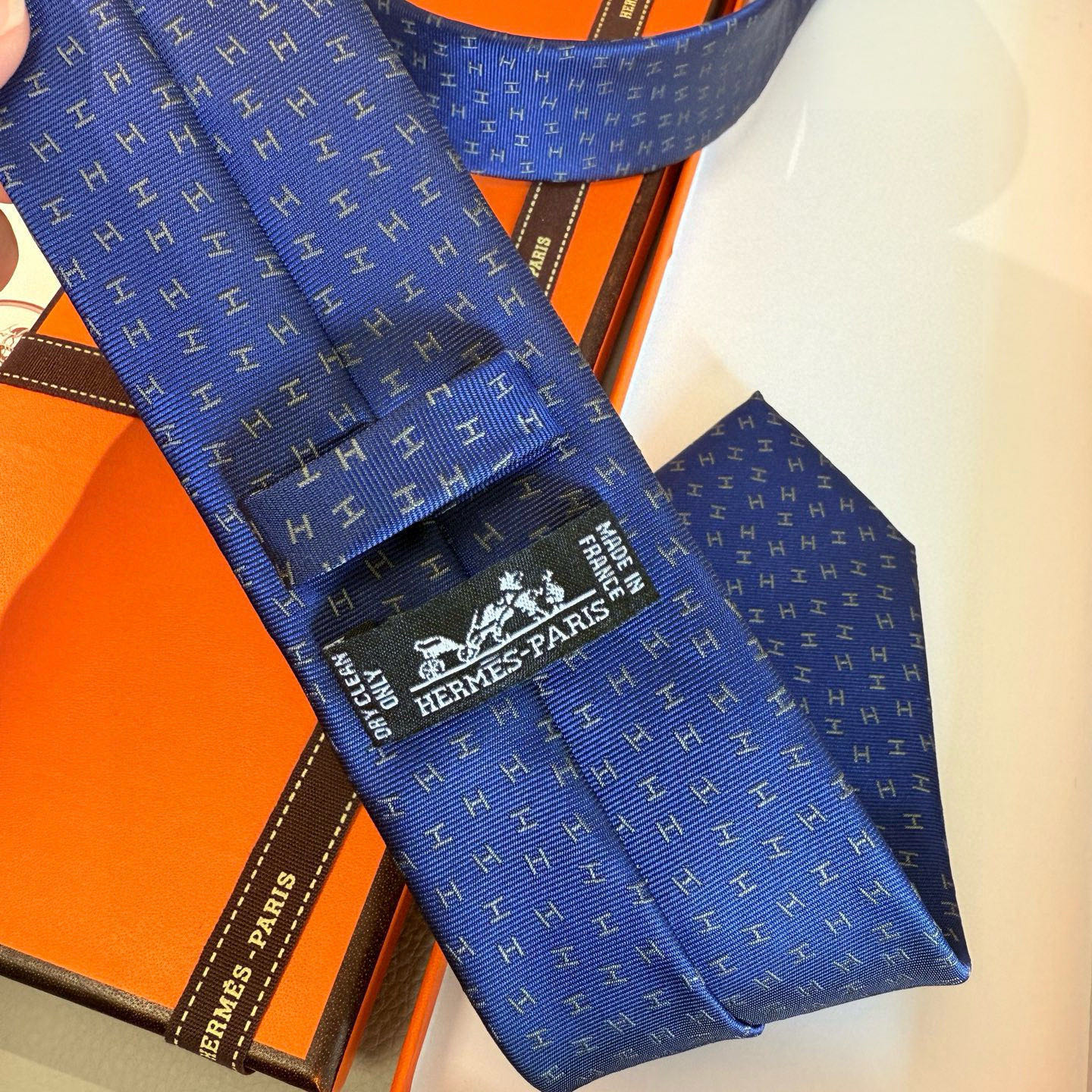 特价💰 专柜新款领带，男士新款领带系列H字母领带👔👔，稀有H家每年都有一千条不同印花的领带面世，从最初的