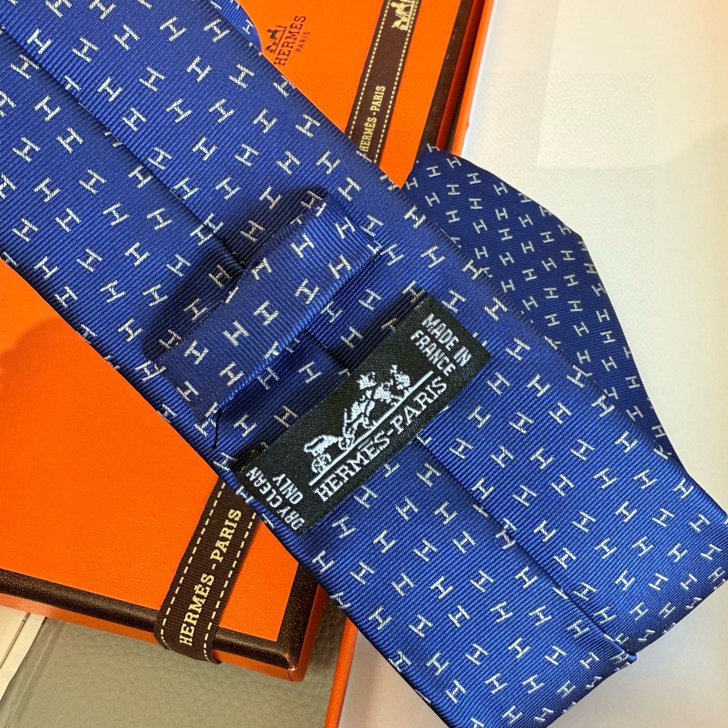 特价💰 专柜新款领带，男士新款领带系列H字母领带👔👔，稀有H家每年都有一千条不同印花的领带面世，从最初的