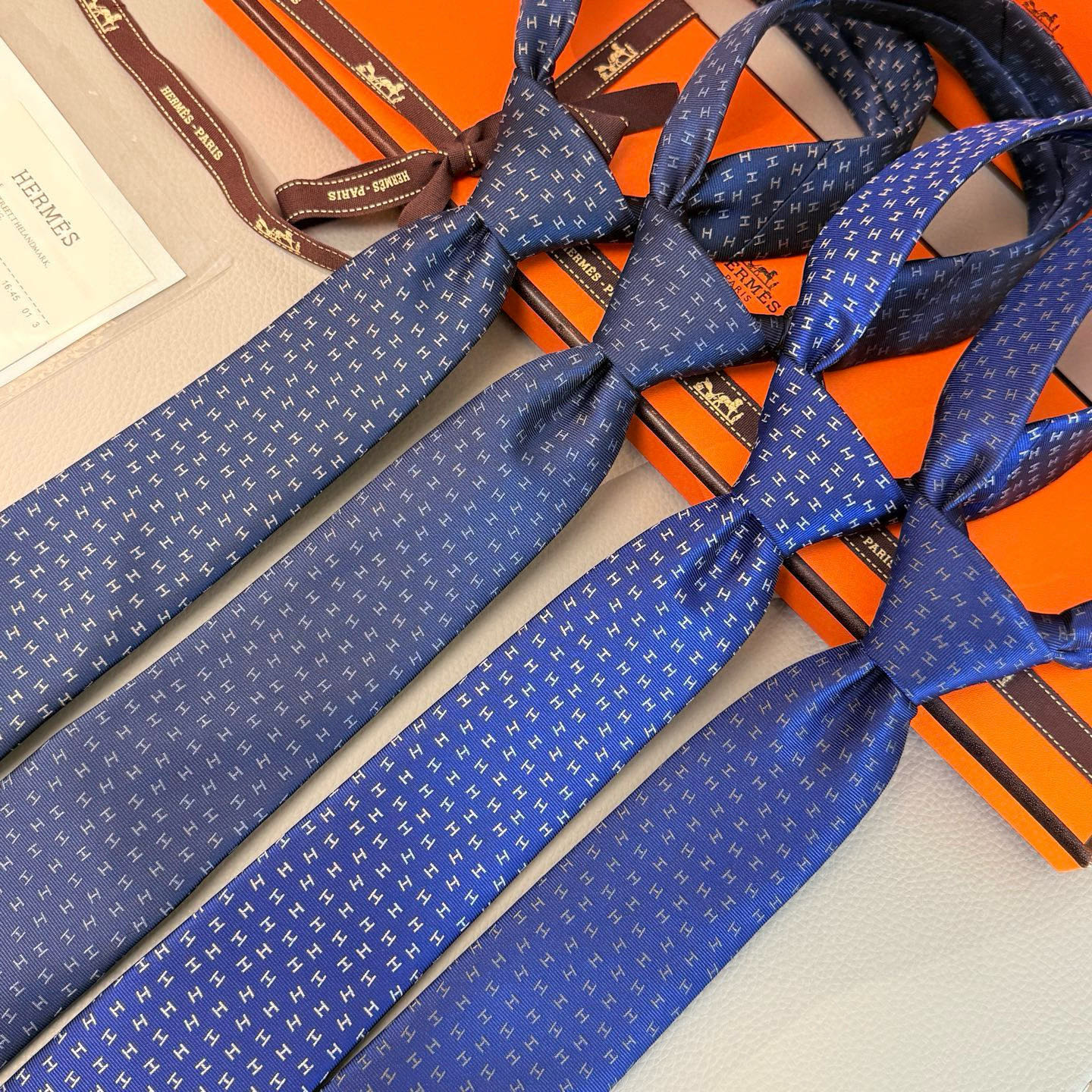特价💰 专柜新款领带，男士新款领带系列H字母领带👔👔，稀有H家每年都有一千条不同印花的领带面世，从最初的