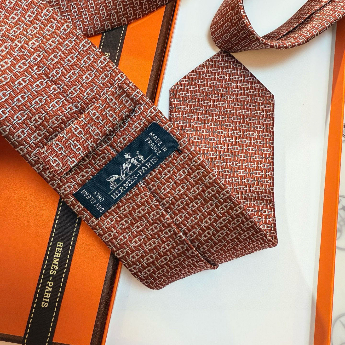 特价💰👨‍✈男士新款领带系列【H新型链条领带】👔👔，稀有H家每年都有一千条不同印花的领带面世，从最初的多