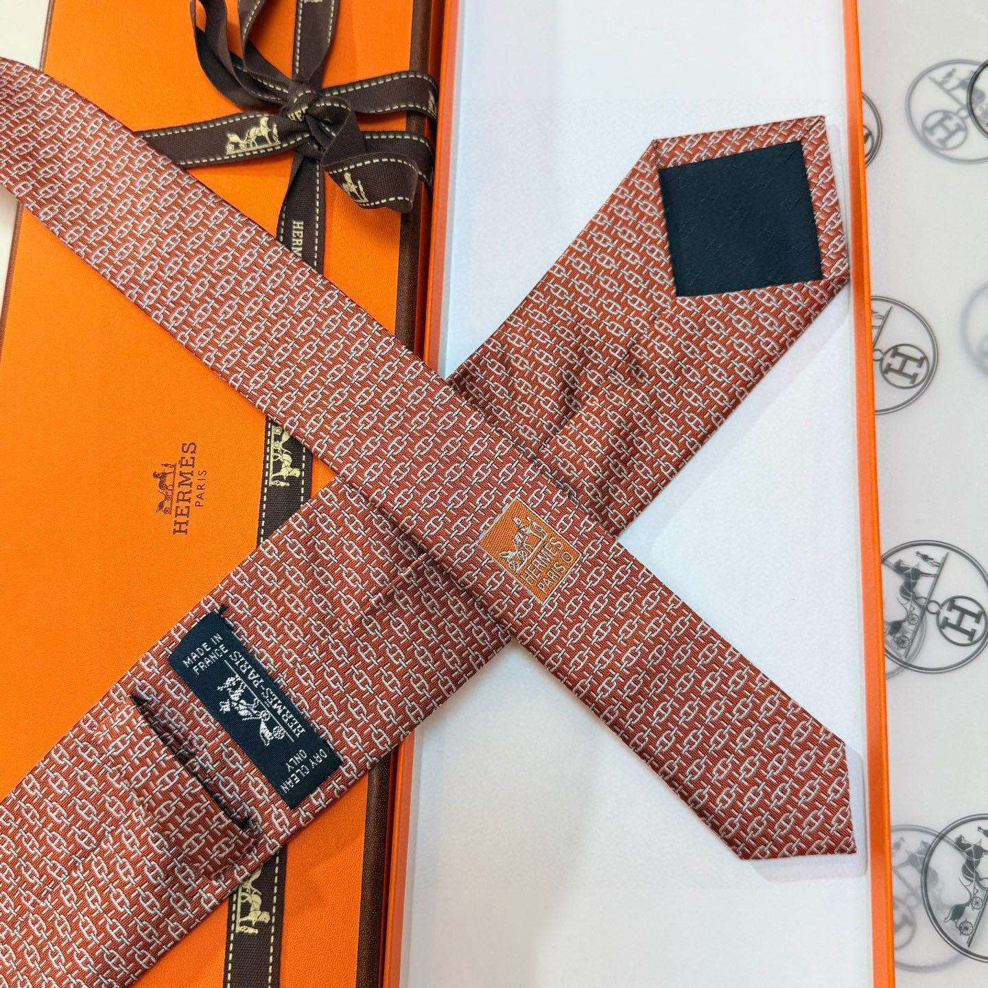特价💰👨‍✈男士新款领带系列【H新型链条领带】👔👔，稀有H家每年都有一千条不同印花的领带面世，从最初的多