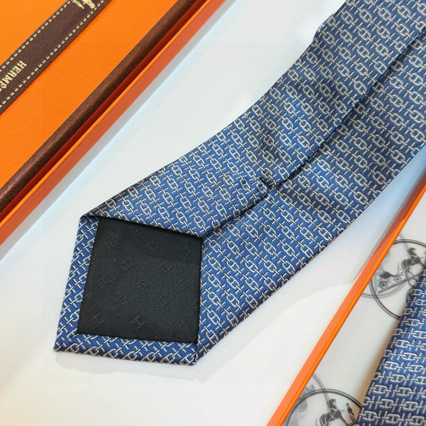 特价💰👨‍✈男士新款领带系列【H新型链条领带】👔👔，稀有H家每年都有一千条不同印花的领带面世，从最初的多