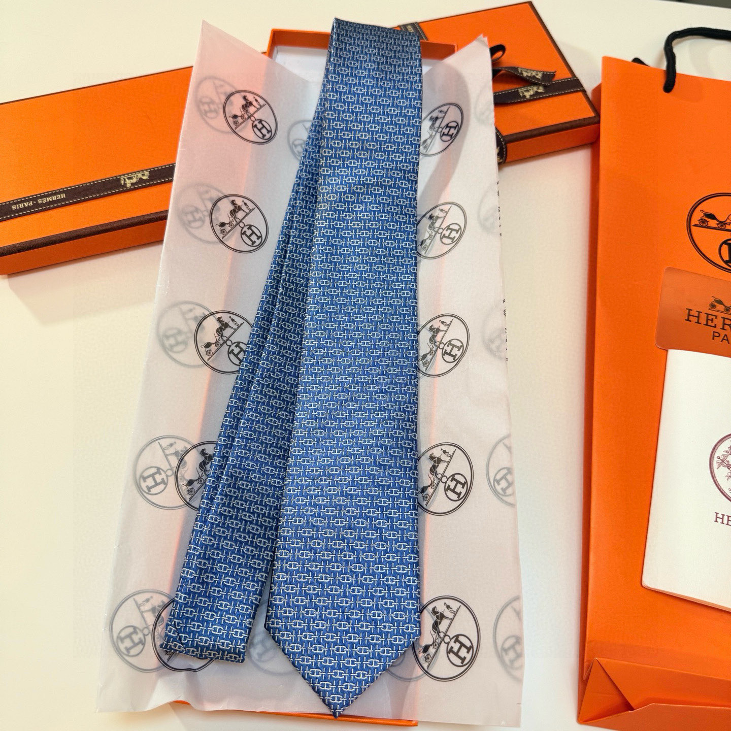 特价💰👨‍✈男士新款领带系列【H新型链条领带】👔👔，稀有H家每年都有一千条不同印花的领带面世，从最初的多