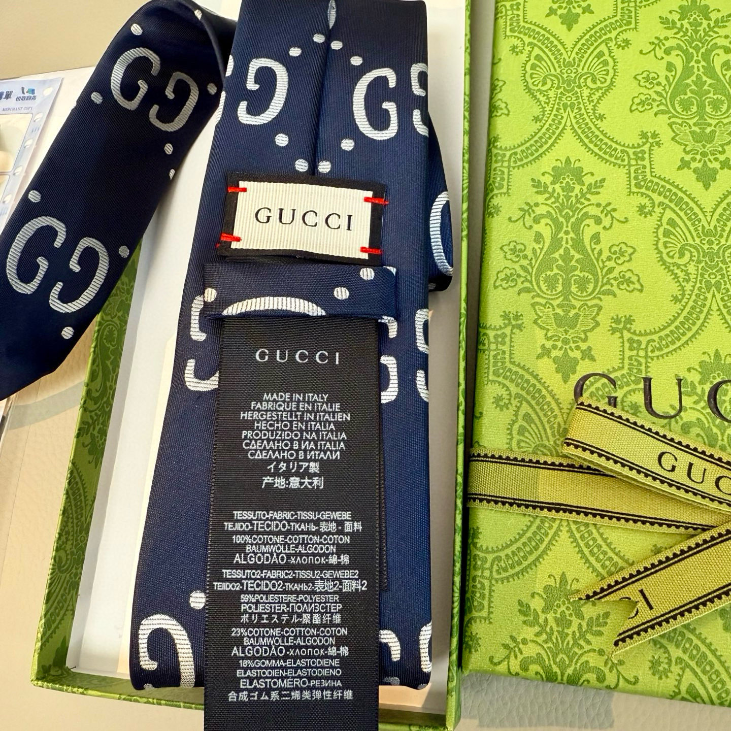 特价 Gucci拼色老花Logo领带👔
年末送同事、送领导、送男性的不二之选
深蓝色底色搭配加大码的灰白