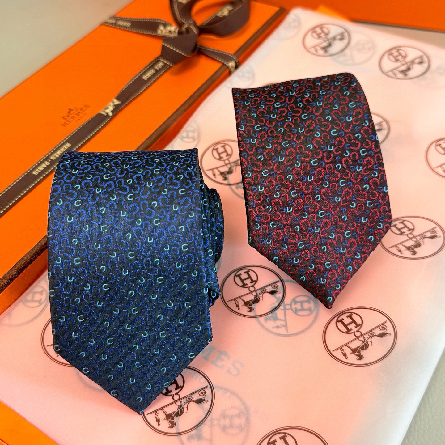 特价💰马蹄铁领带👔👔，稀有爱马仕家每年都有一千条不同印花的领带面世，从最初的多以几何图案表现骑术活动为主