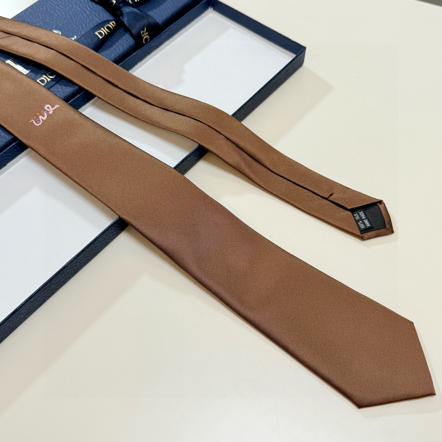 特价官方同步新款领带，2025蛇年迪奥新款领带💖💖 👔👔Dior男士稀有😻😻展现精湛手工与时尚优雅的理想