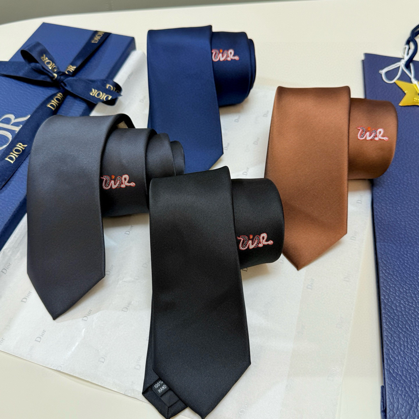 特价官方同步新款领带，2025蛇年迪奥新款领带💖💖 👔👔Dior男士稀有😻😻展现精湛手工与时尚优雅的理想