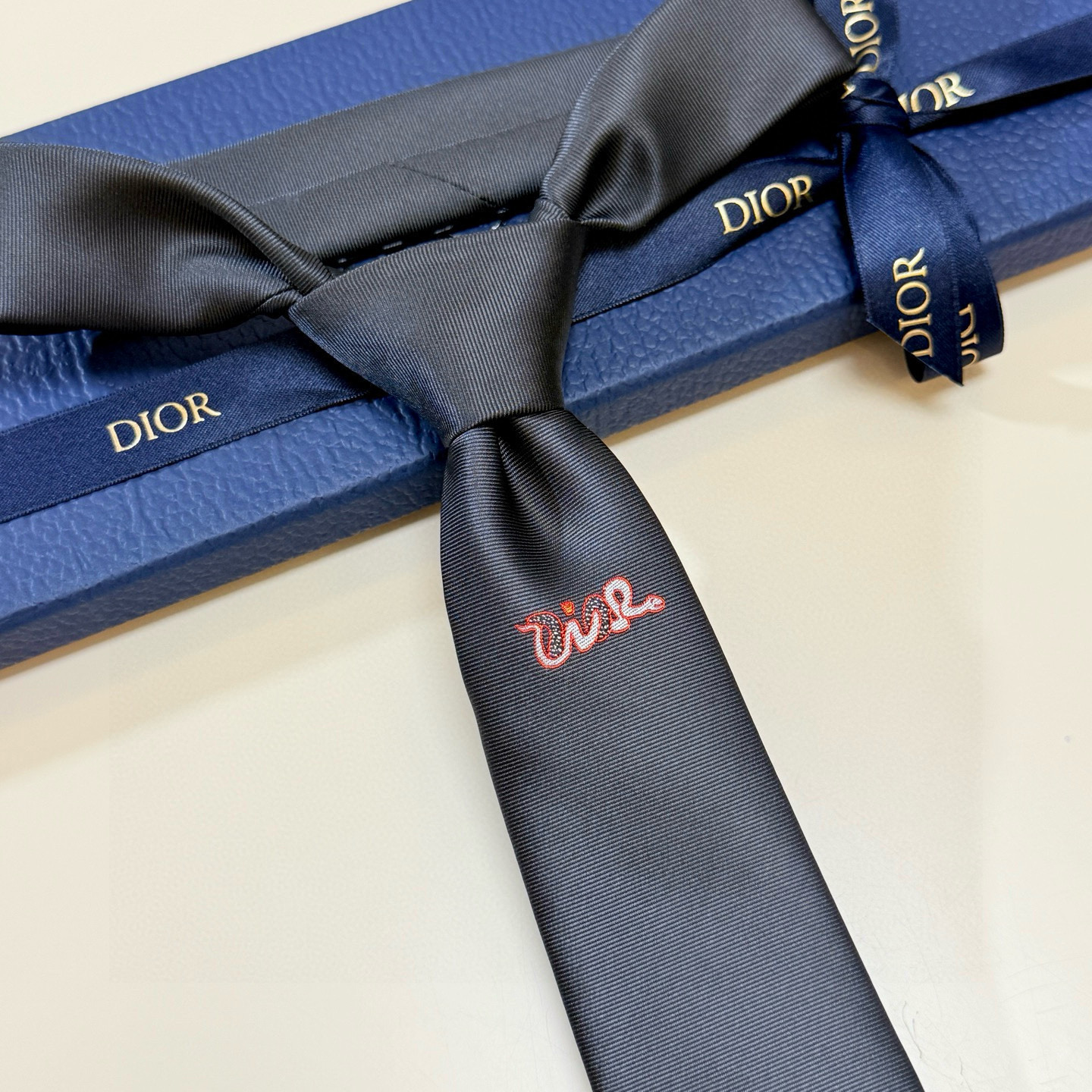 特价官方同步新款领带，2025蛇年迪奥新款领带💖💖 👔👔Dior男士稀有😻😻展现精湛手工与时尚优雅的理想