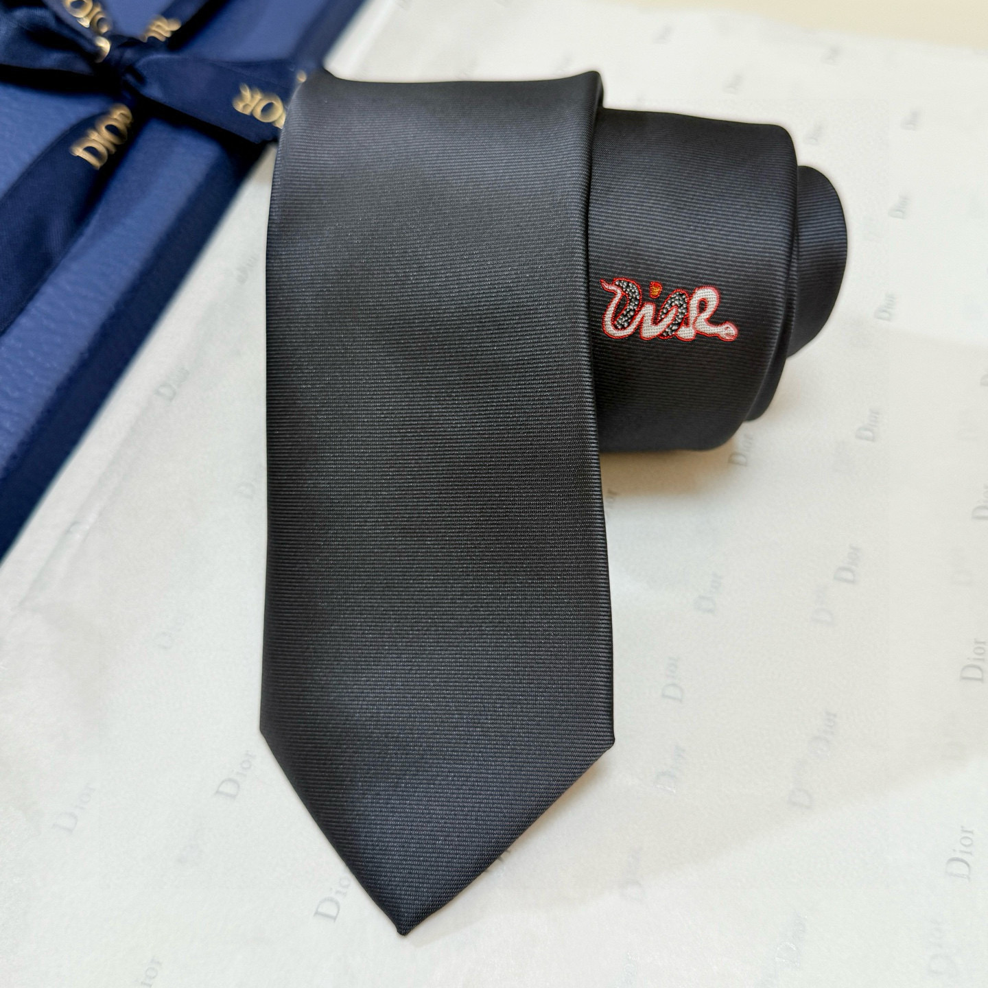 特价官方同步新款领带，2025蛇年迪奥新款领带💖💖 👔👔Dior男士稀有😻😻展现精湛手工与时尚优雅的理想