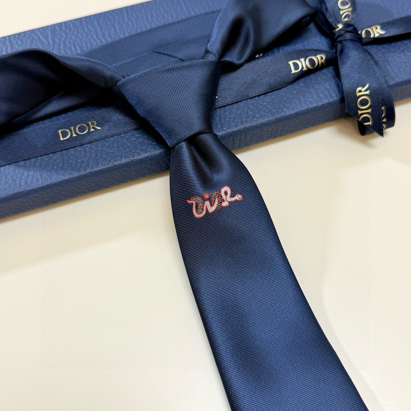 特价官方同步新款领带，2025蛇年迪奥新款领带💖💖 👔👔Dior男士稀有😻😻展现精湛手工与时尚优雅的理想