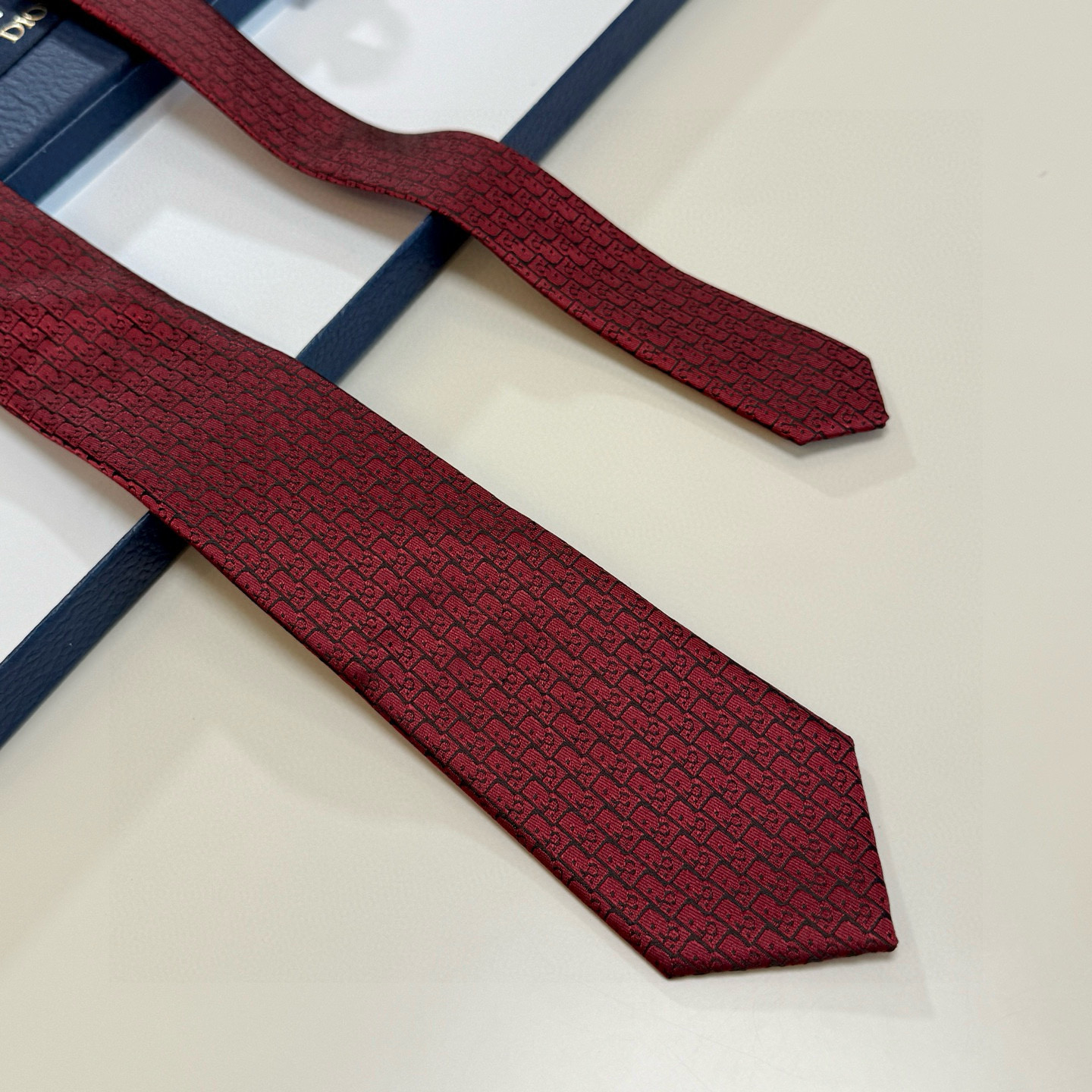 特价💰爆款到Dior新款领带 💖💖👔👔Dior男士【Do字母印花领带】，稀有😻😻展现精湛手工与时尚优雅的