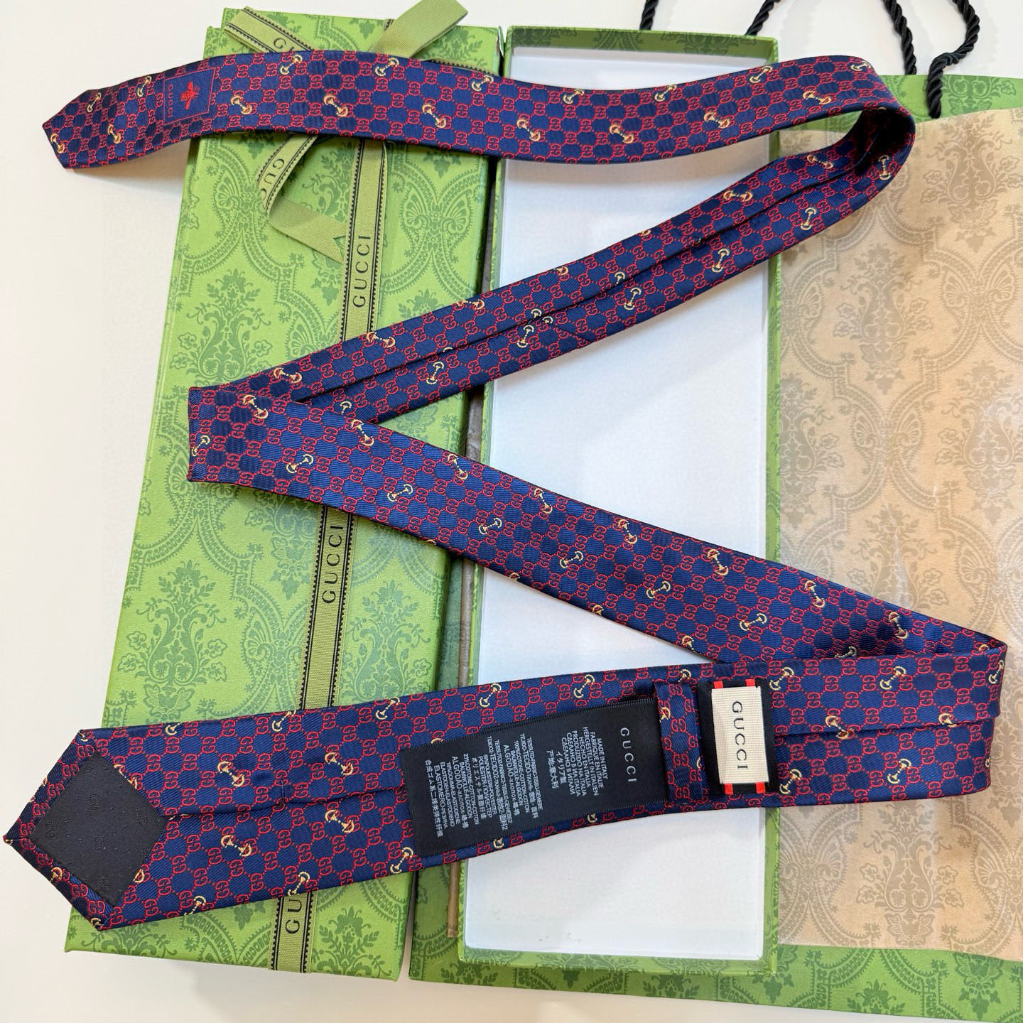 特价💰古奇男士领带系列【GG马衔扣真丝领带】👔👔，稀有🐝🐝展现精湛手工与时尚优雅的理想选择，这款领带将标
