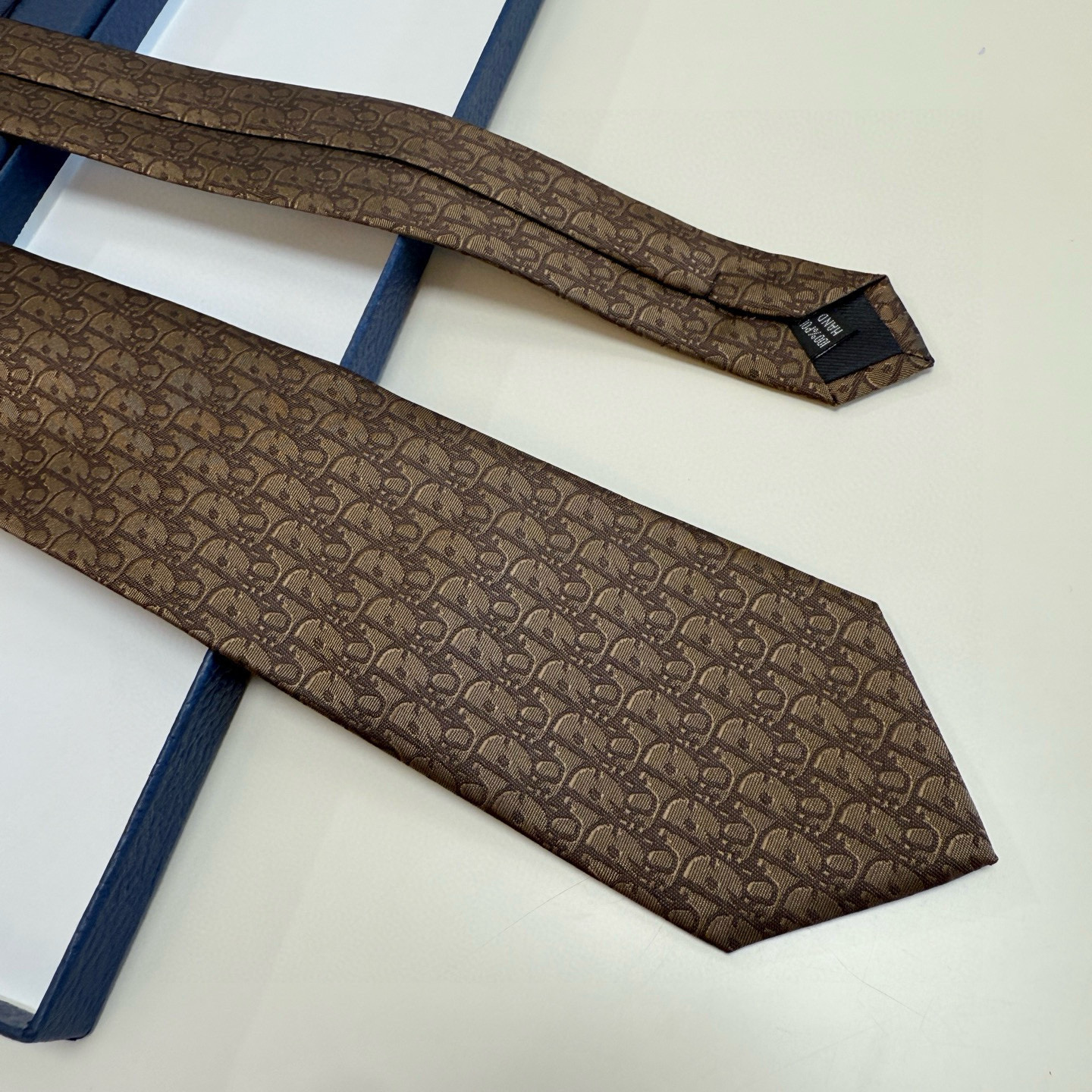特价 爆款到，6色👏👏迪奥新款领带💖💖 👔👔Dior男士，稀有😻😻展现精湛手工与时尚优雅的理想选择，这款