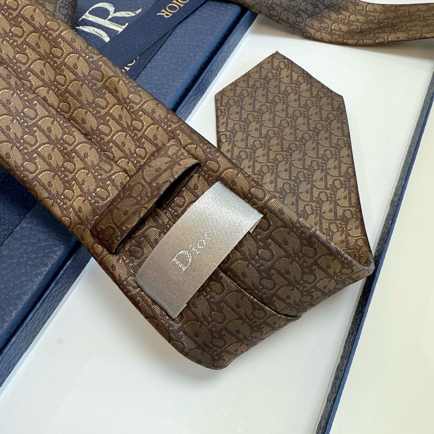 特价 爆款到，6色👏👏迪奥新款领带💖💖 👔👔Dior男士，稀有😻😻展现精湛手工与时尚优雅的理想选择，这款
