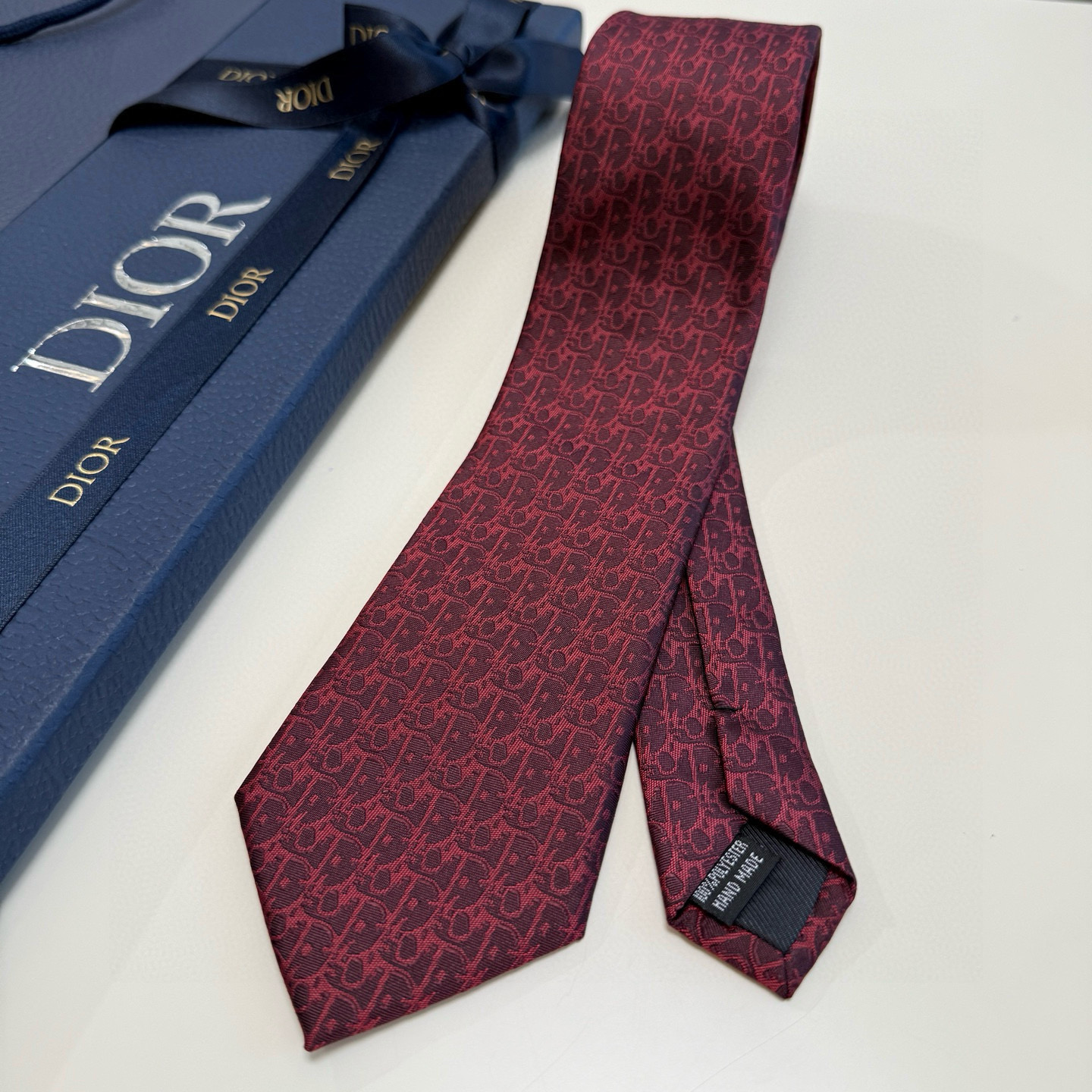 特价 爆款到，6色👏👏迪奥新款领带💖💖 👔👔Dior男士，稀有😻😻展现精湛手工与时尚优雅的理想选择，这款