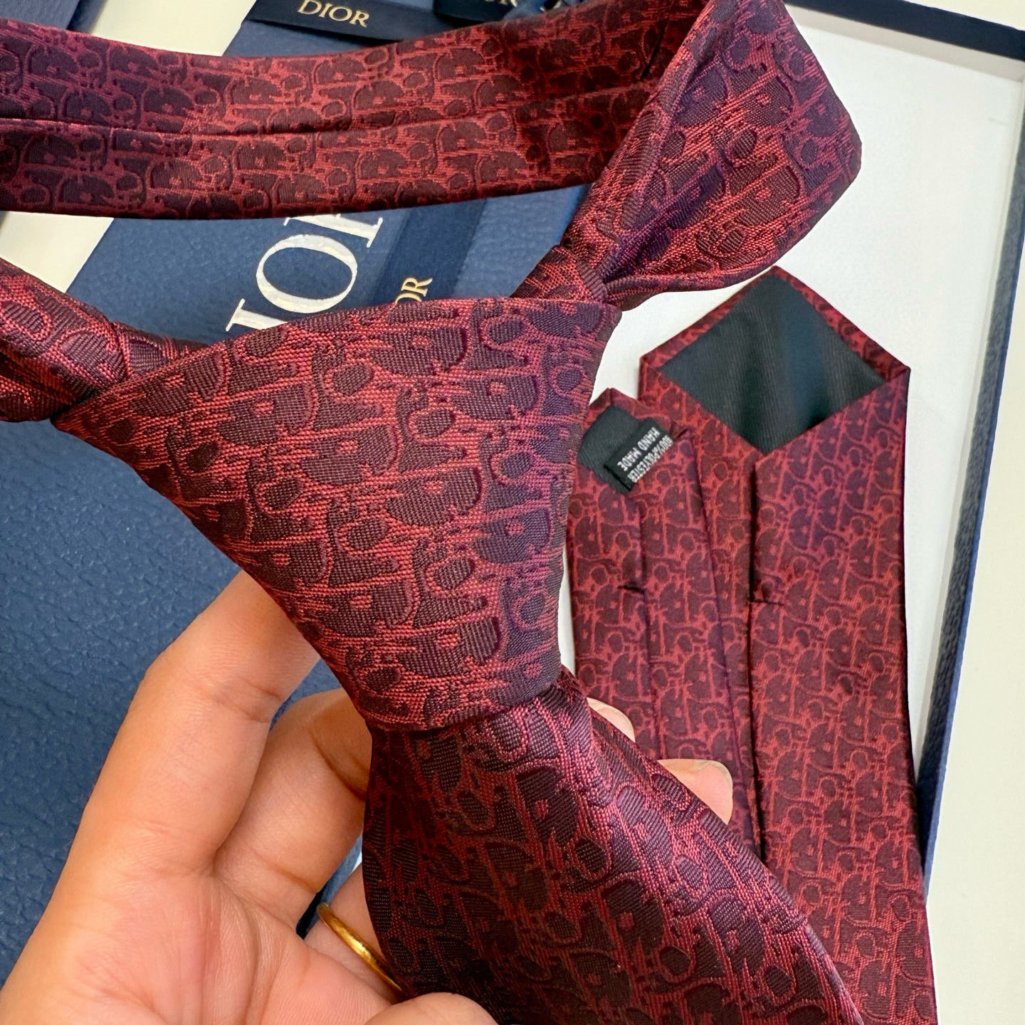 特价 爆款到，6色👏👏迪奥新款领带💖💖 👔👔Dior男士，稀有😻😻展现精湛手工与时尚优雅的理想选择，这款