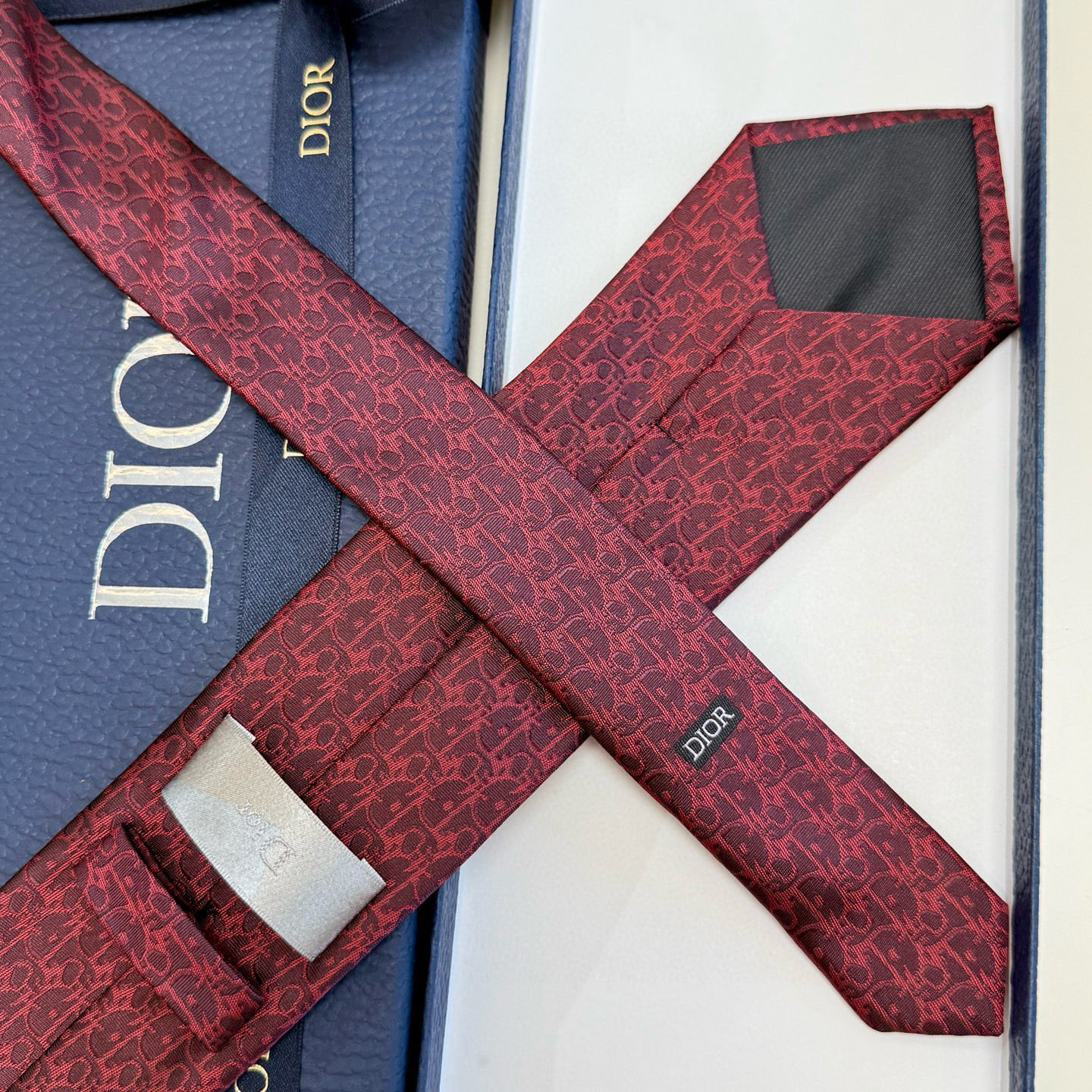 特价 爆款到，6色👏👏迪奥新款领带💖💖 👔👔Dior男士，稀有😻😻展现精湛手工与时尚优雅的理想选择，这款