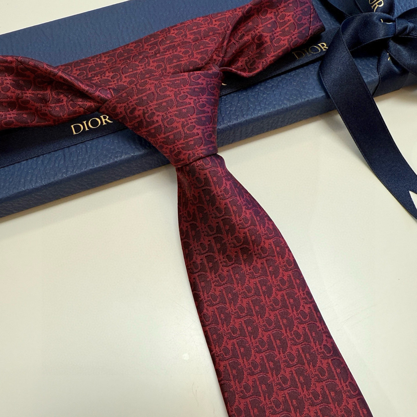特价 爆款到，6色👏👏迪奥新款领带💖💖 👔👔Dior男士，稀有😻😻展现精湛手工与时尚优雅的理想选择，这款