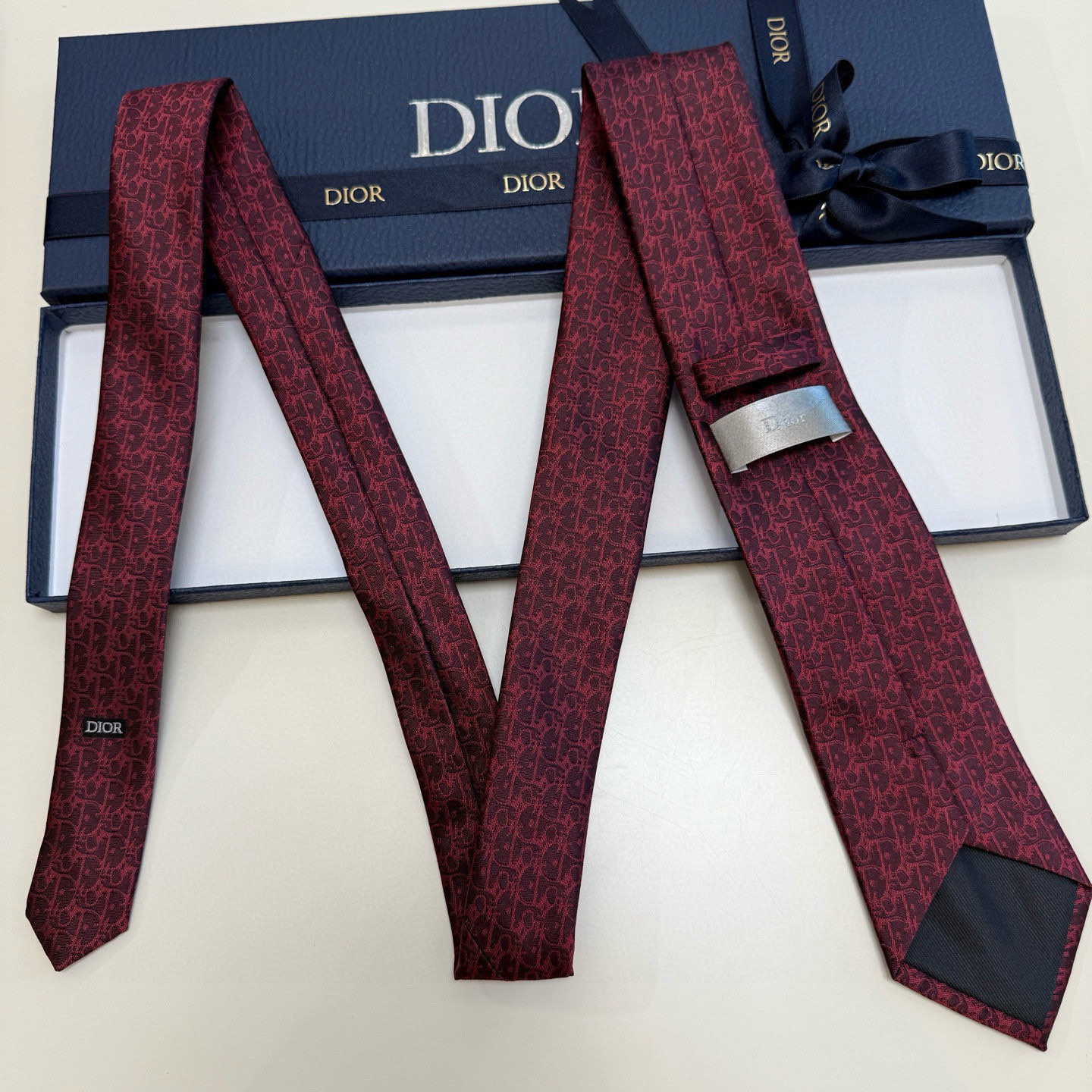 特价 爆款到，6色👏👏迪奥新款领带💖💖 👔👔Dior男士，稀有😻😻展现精湛手工与时尚优雅的理想选择，这款