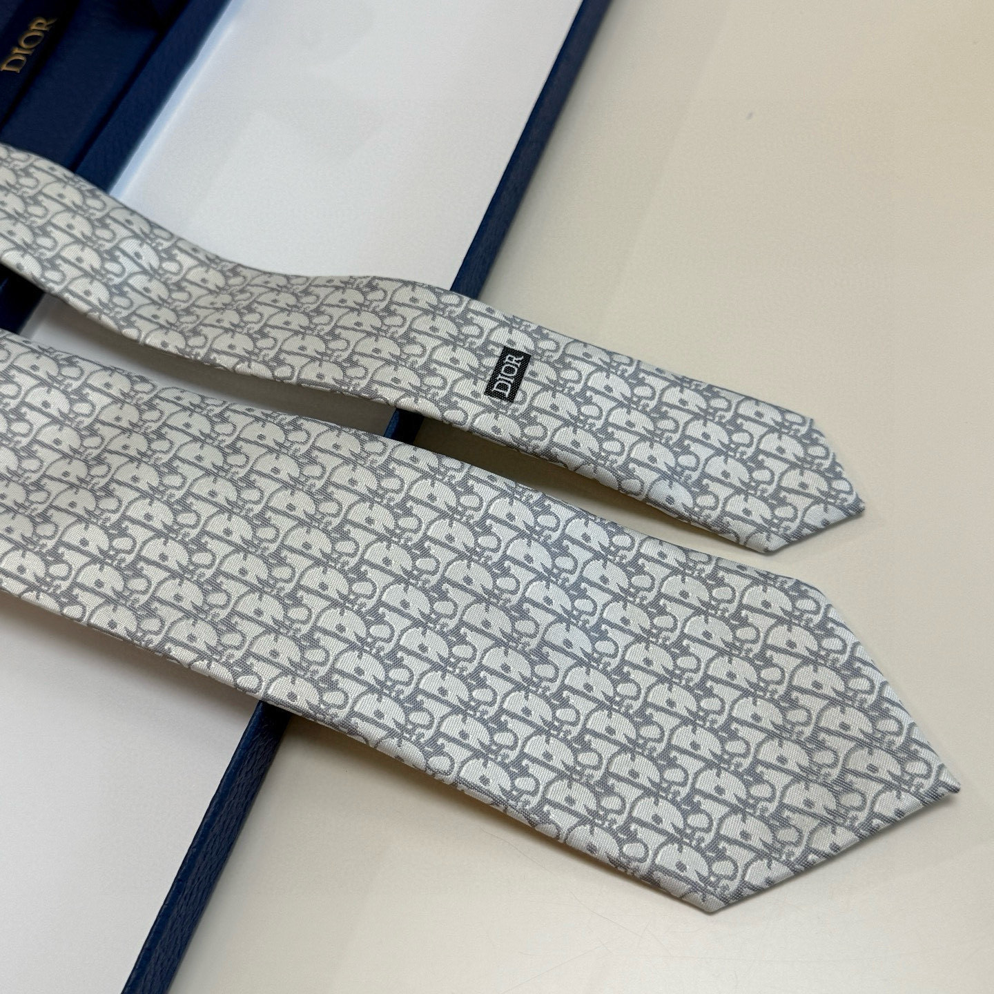 特价 爆款到，6色👏👏迪奥新款领带💖💖 👔👔Dior男士，稀有😻😻展现精湛手工与时尚优雅的理想选择，这款