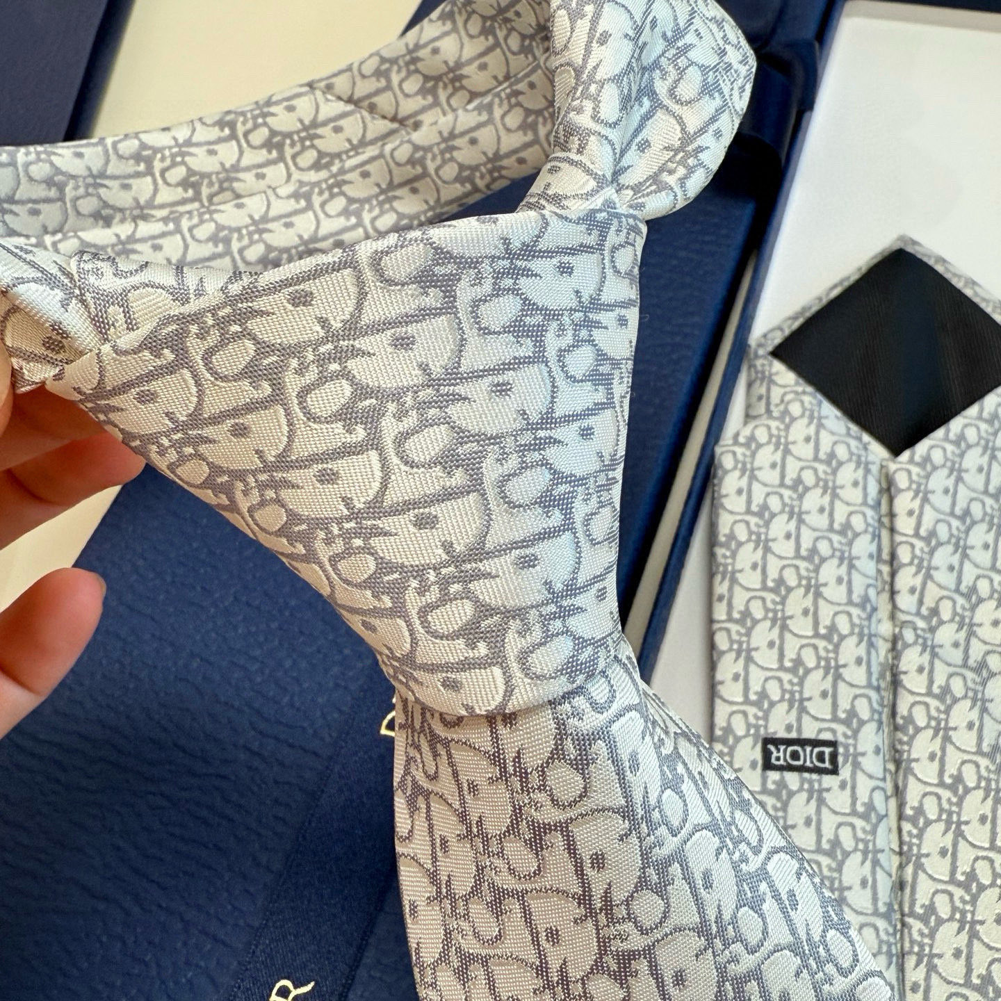 特价 爆款到，6色👏👏迪奥新款领带💖💖 👔👔Dior男士，稀有😻😻展现精湛手工与时尚优雅的理想选择，这款