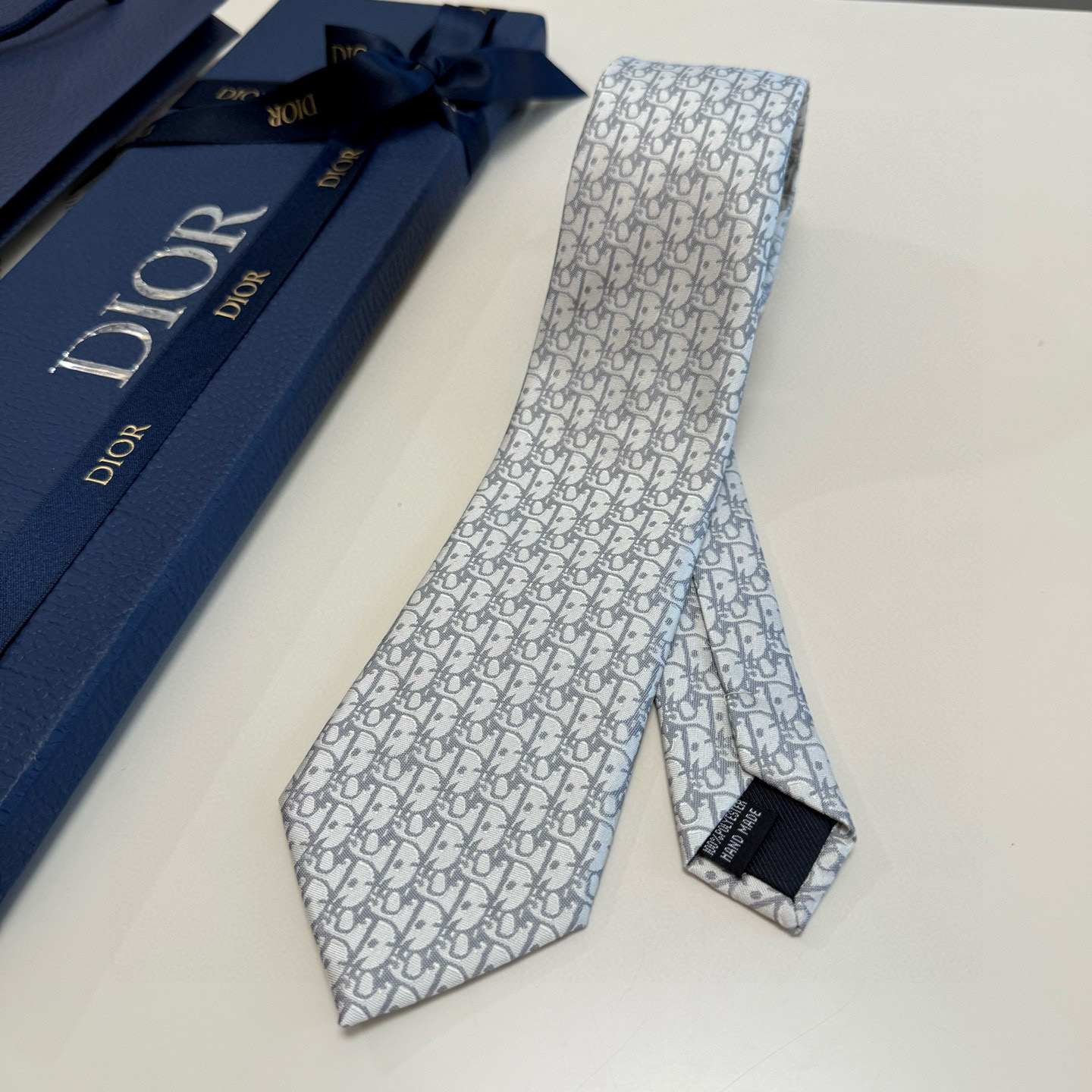 特价 爆款到，6色👏👏迪奥新款领带💖💖 👔👔Dior男士，稀有😻😻展现精湛手工与时尚优雅的理想选择，这款