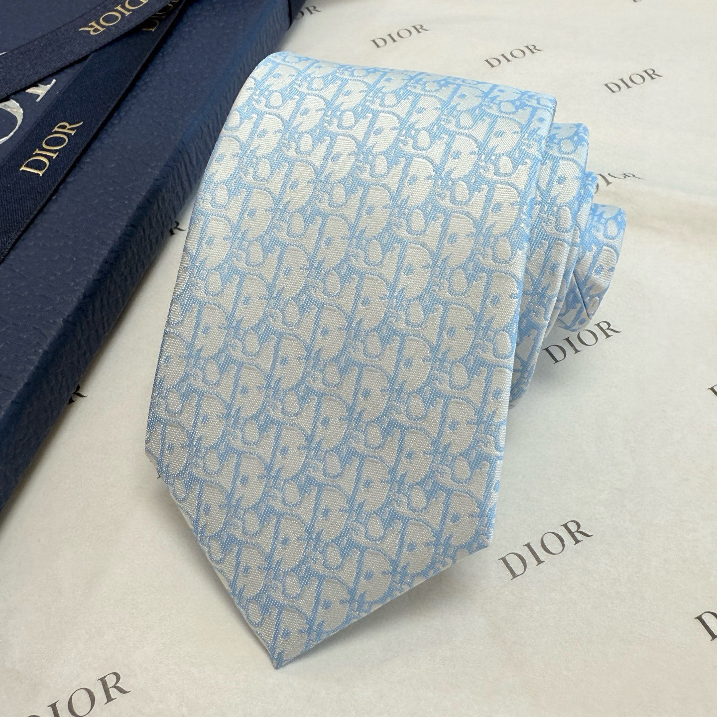 特价 爆款到，6色👏👏迪奥新款领带💖💖 👔👔Dior男士，稀有😻😻展现精湛手工与时尚优雅的理想选择，这款