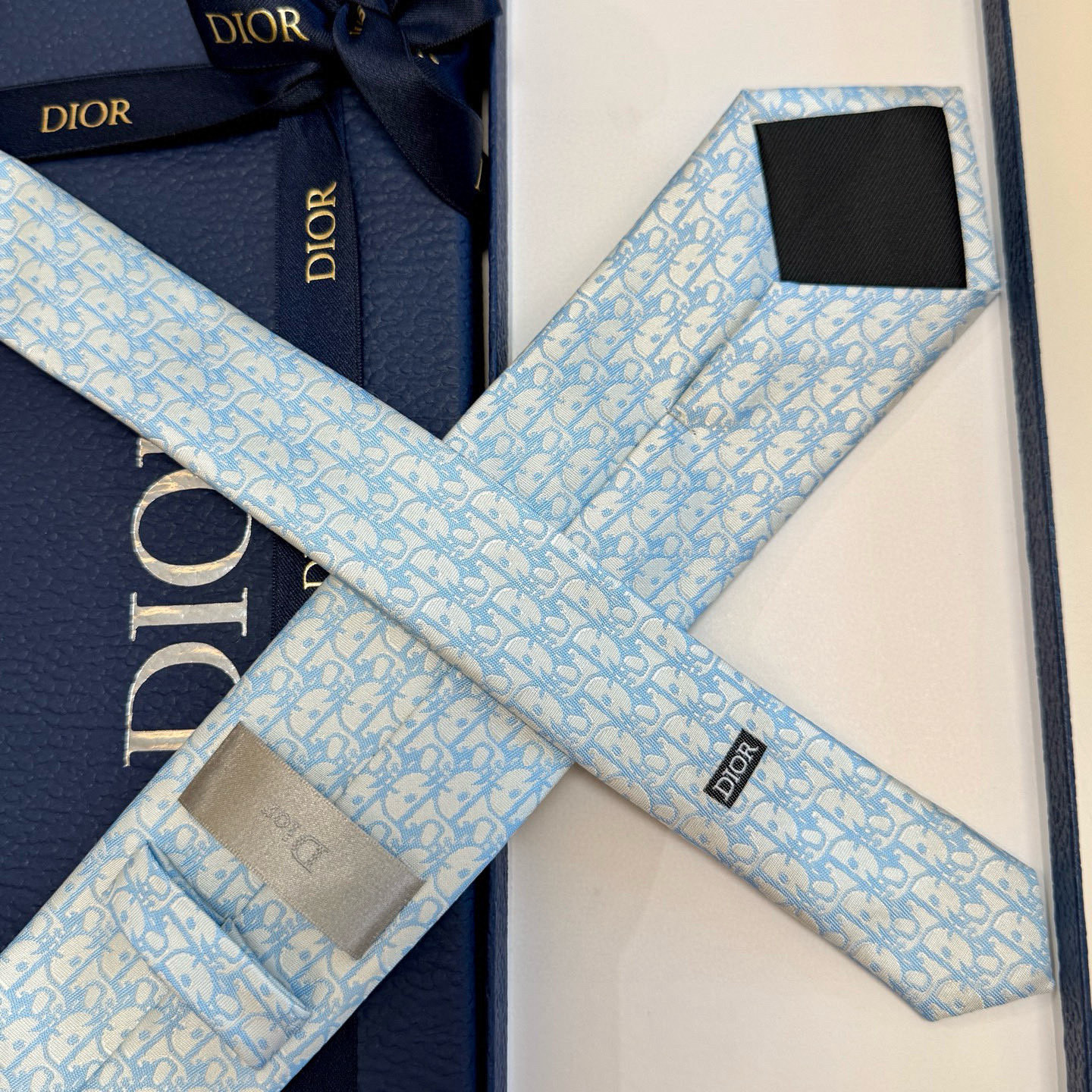 特价 爆款到，6色👏👏迪奥新款领带💖💖 👔👔Dior男士，稀有😻😻展现精湛手工与时尚优雅的理想选择，这款