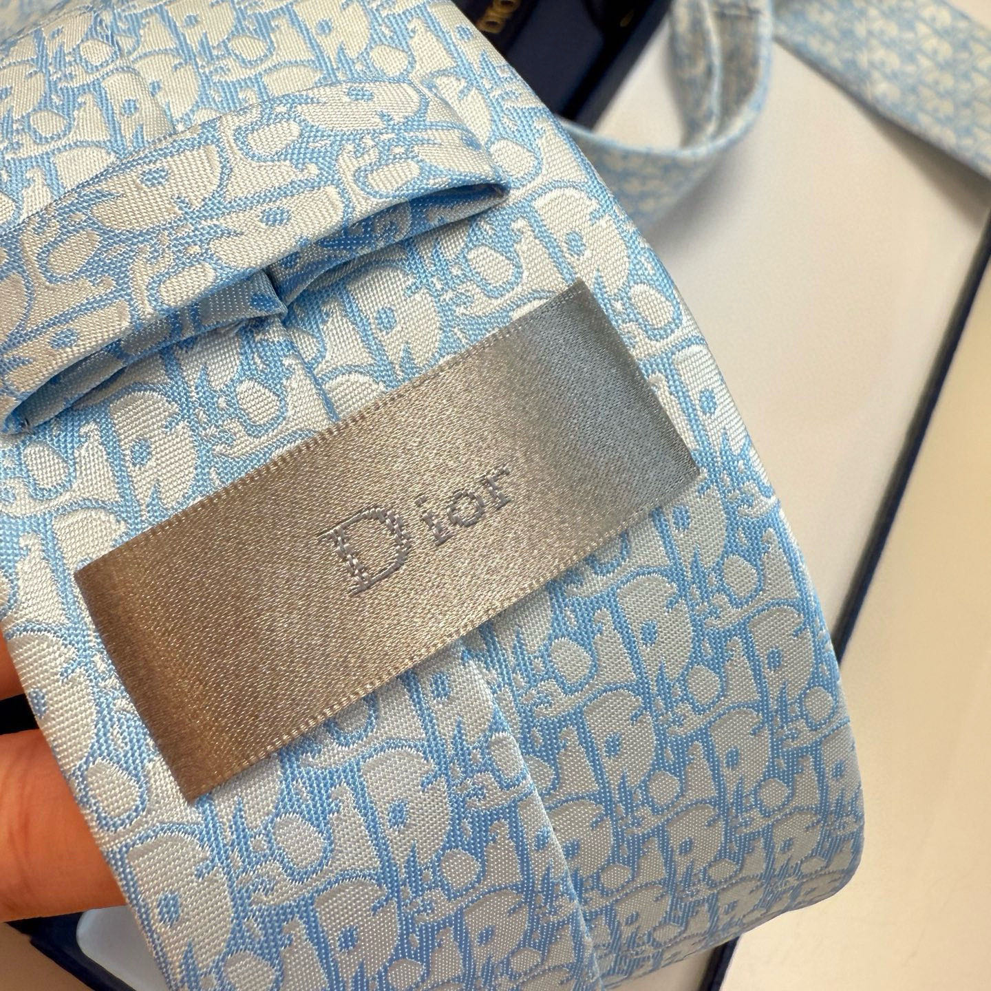 特价 爆款到，6色👏👏迪奥新款领带💖💖 👔👔Dior男士，稀有😻😻展现精湛手工与时尚优雅的理想选择，这款