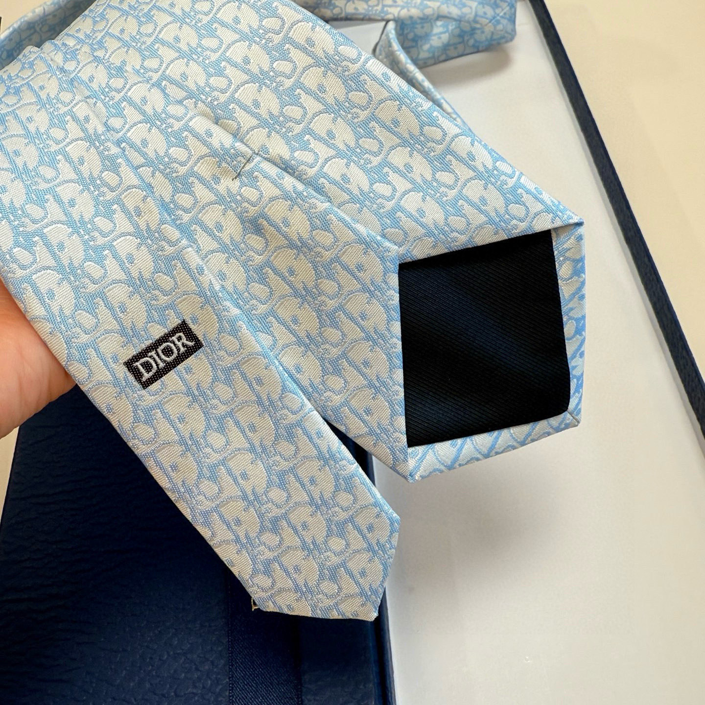 特价 爆款到，6色👏👏迪奥新款领带💖💖 👔👔Dior男士，稀有😻😻展现精湛手工与时尚优雅的理想选择，这款