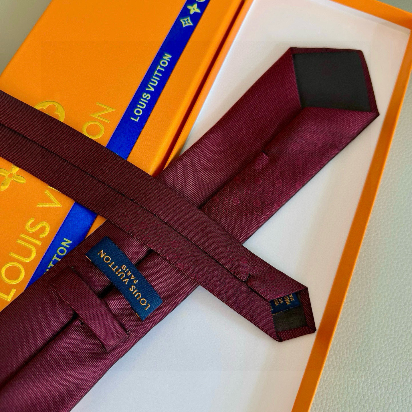 特价💰LV男士领带系列 渐变花纹领带👔👔，稀有😻😻展现精湛手工与时尚优雅的理想选择，此款Monogram