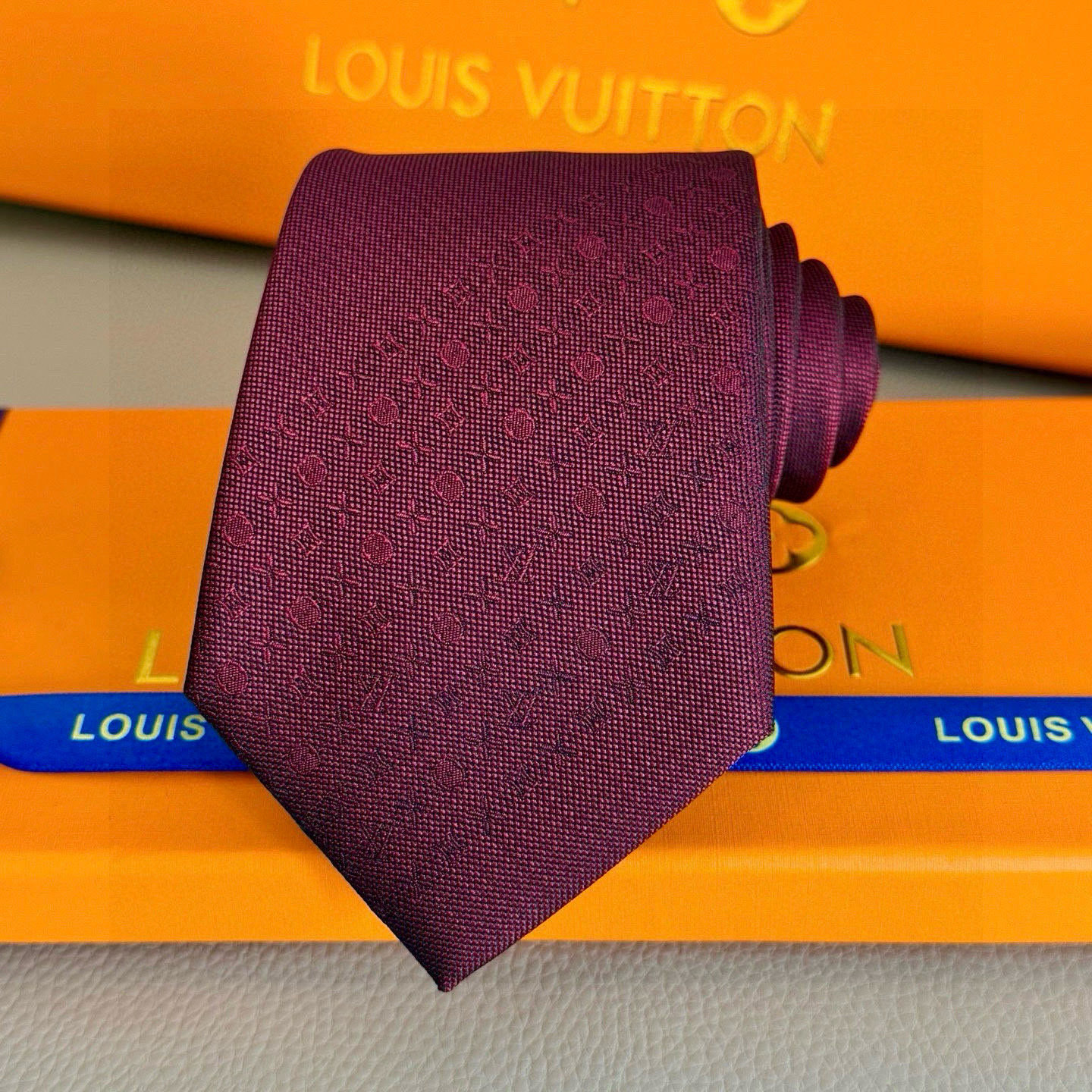 特价💰LV男士领带系列 渐变花纹领带👔👔，稀有😻😻展现精湛手工与时尚优雅的理想选择，此款Monogram