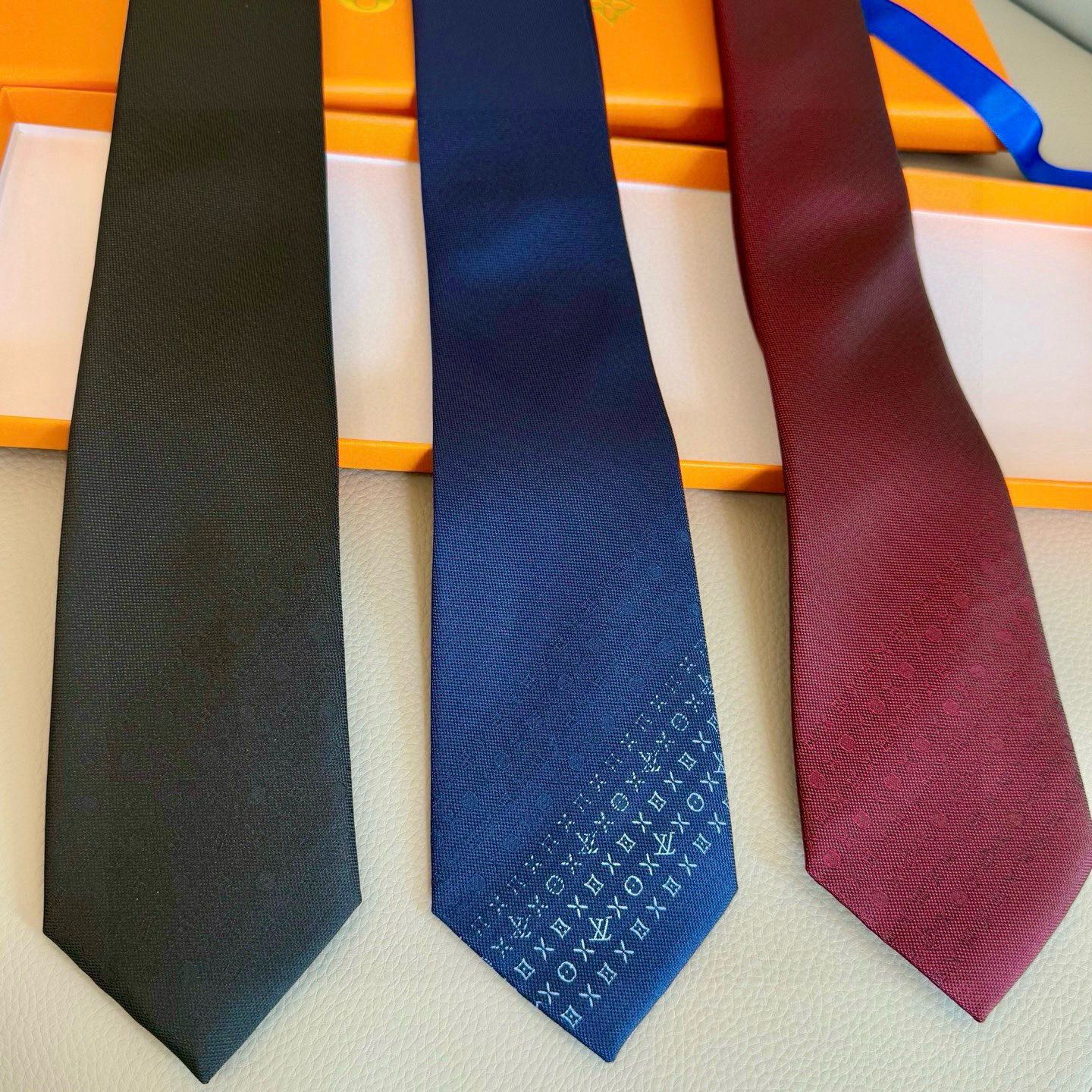 特价💰LV男士领带系列 渐变花纹领带👔👔，稀有😻😻展现精湛手工与时尚优雅的理想选择，此款Monogram